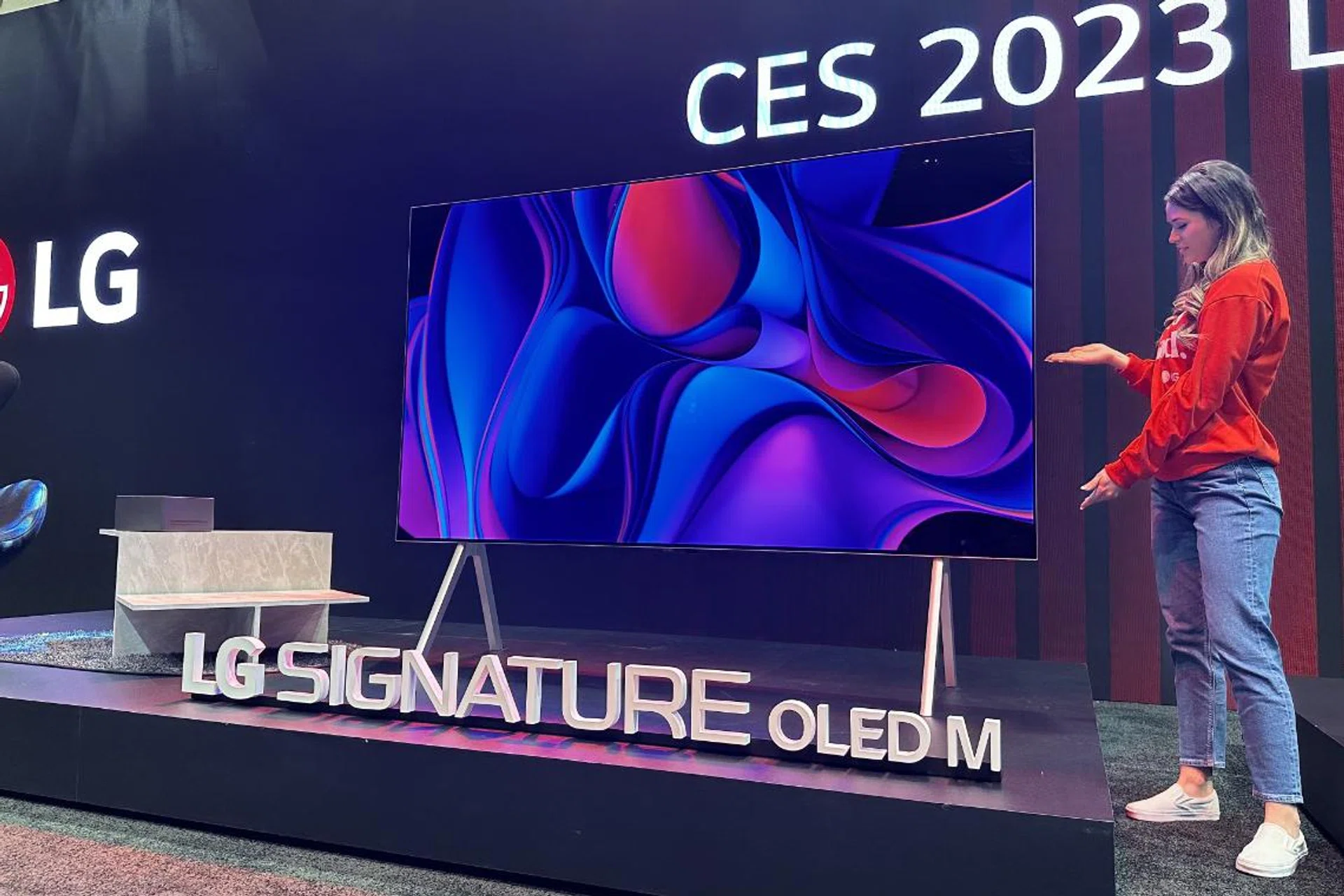 The Zero Connect box sends video and audio signals wirelessly to the TV in 4K 120Hz.