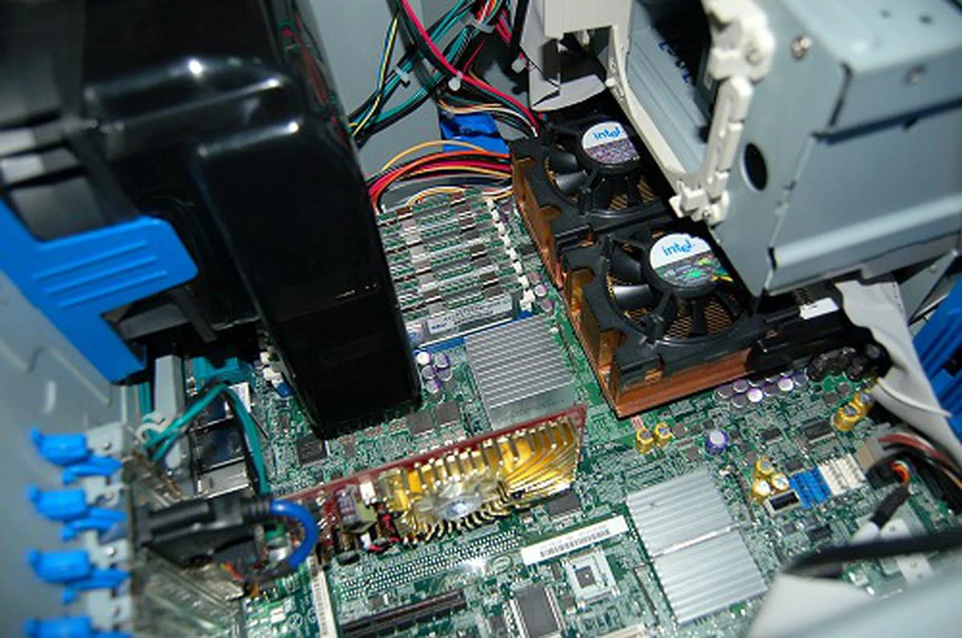 Intel's 5000X based workstation platform housed our Clovertown processor testbed.