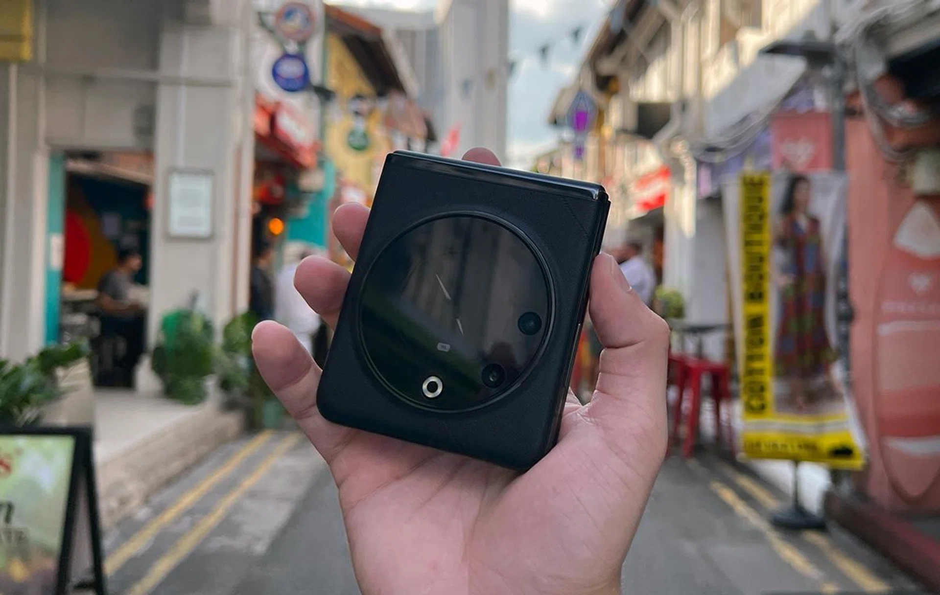 Tecno Phantom V Flip 5G.