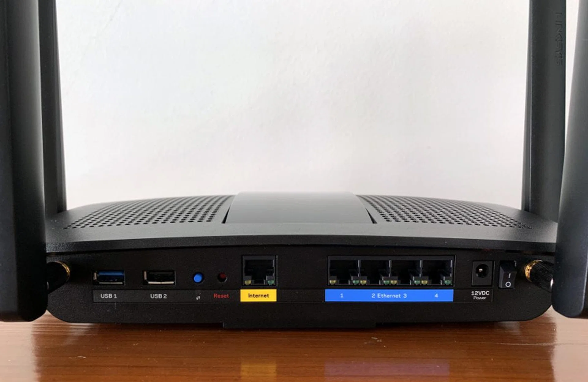 The EA8100 router comes with the usual assortment of ports., like a single gigabit WAN and four gigabit LAN ports.