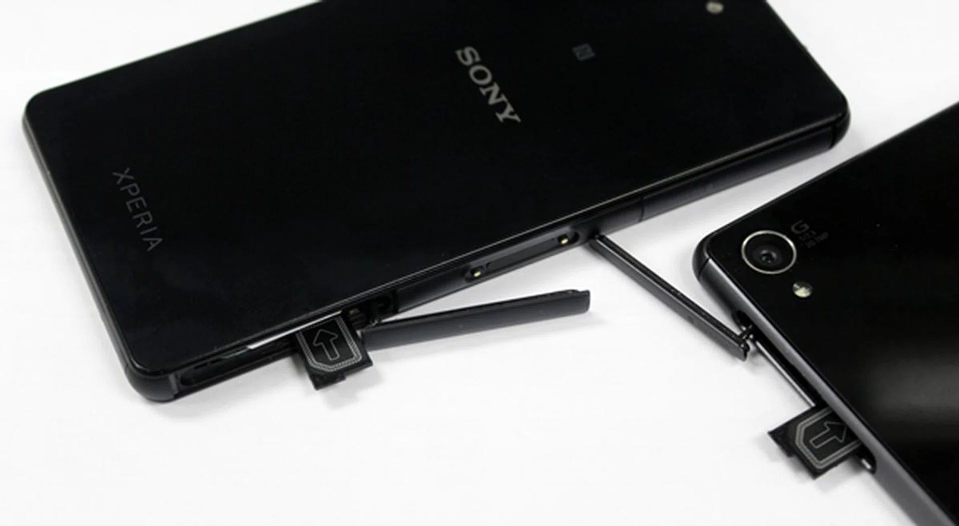 Do take note that the new Z3s use nano-SIM cards. So get ready to cut your existing SIM cards or swap them for a fee from your telco provider if you are upgrading from an older device.