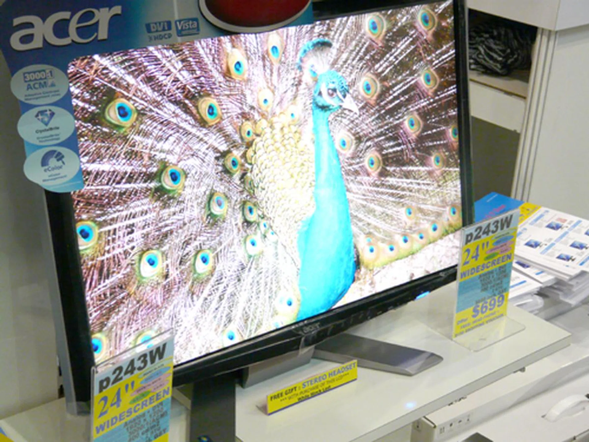  Acer's latest 24-inch LCD monitor, the Acer P243, gives more than it takes, with a resolution of up to 1920 x 1200, contrast ratio of 3000:1 and a fast response time of 2ms. It also features a HDMI port with HDCP in addition to VGA and DVI support. In fact, pay S$699 for this 24-inch LCD monitor and get a S$150 shopping voucher from Acer!  