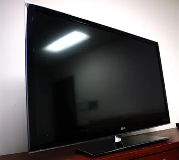 LG is marketing their latest Cinema 3D screens with benefits such as lessened eye fatigue and crosstalk-free images. On the other hand, there has been much talk about its reduced 3D resolution compared to the full HD resolution offered by active shutter glasses (ASG) type of TVs. Can this passive screen deliver as promised? Stick around as we find out more.