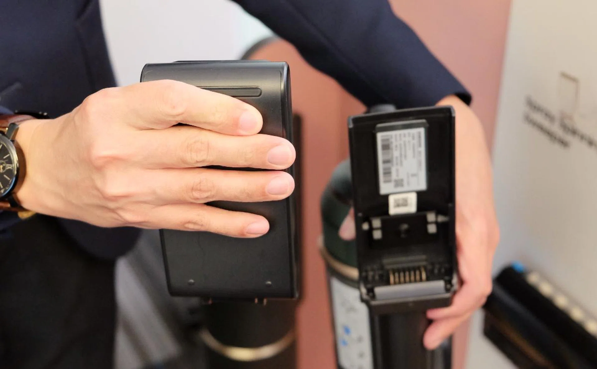Removable batteries are great for owners with big homes to clean.