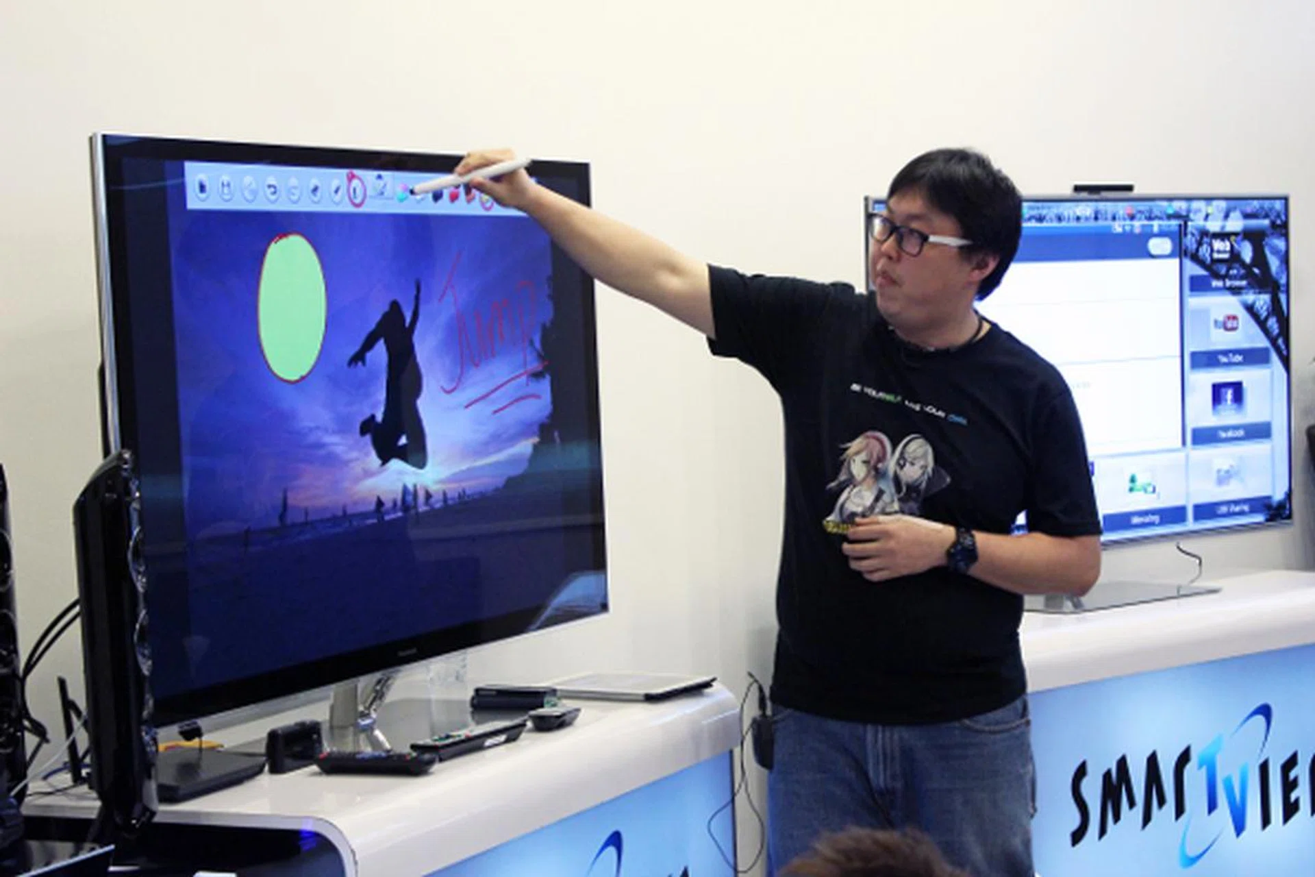 You can even proceed to doodle on it with an electronic touch pen! Pretty cool, isn't it? The altered image can be saved with further sharing options. This cool feature is only possible on the high-end plasma models (VT60 and ST60 series).