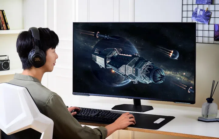 The display has both VESA Display HDR600 and HDR 10+ certification. Image source: Samsung.