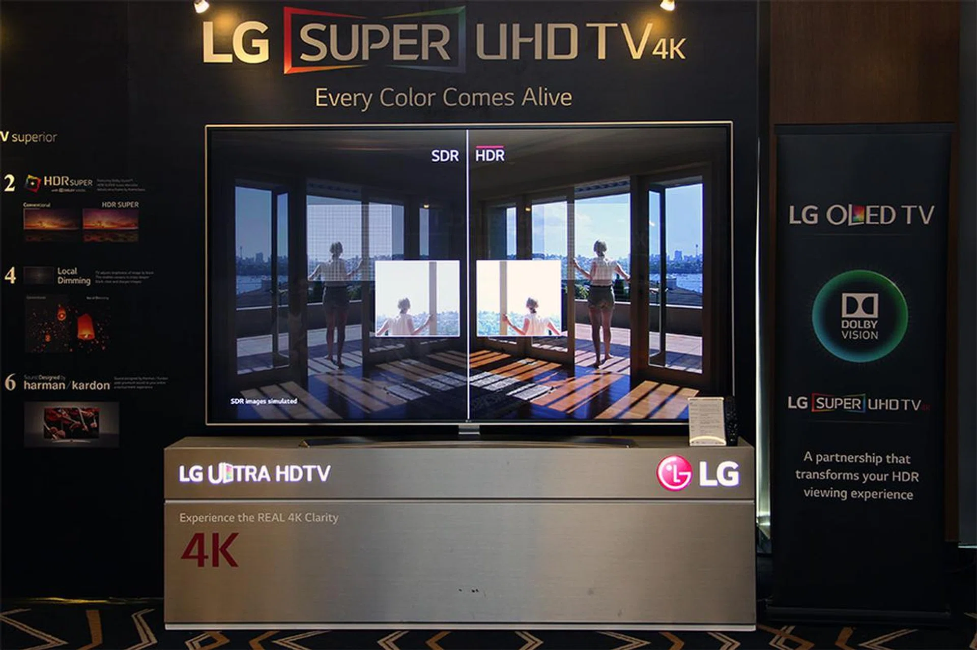 The UH955T is basically the 86-inch version of the UH95 series. However, with a panel this big, it can't be made as thin as the 65-inch UH950T.