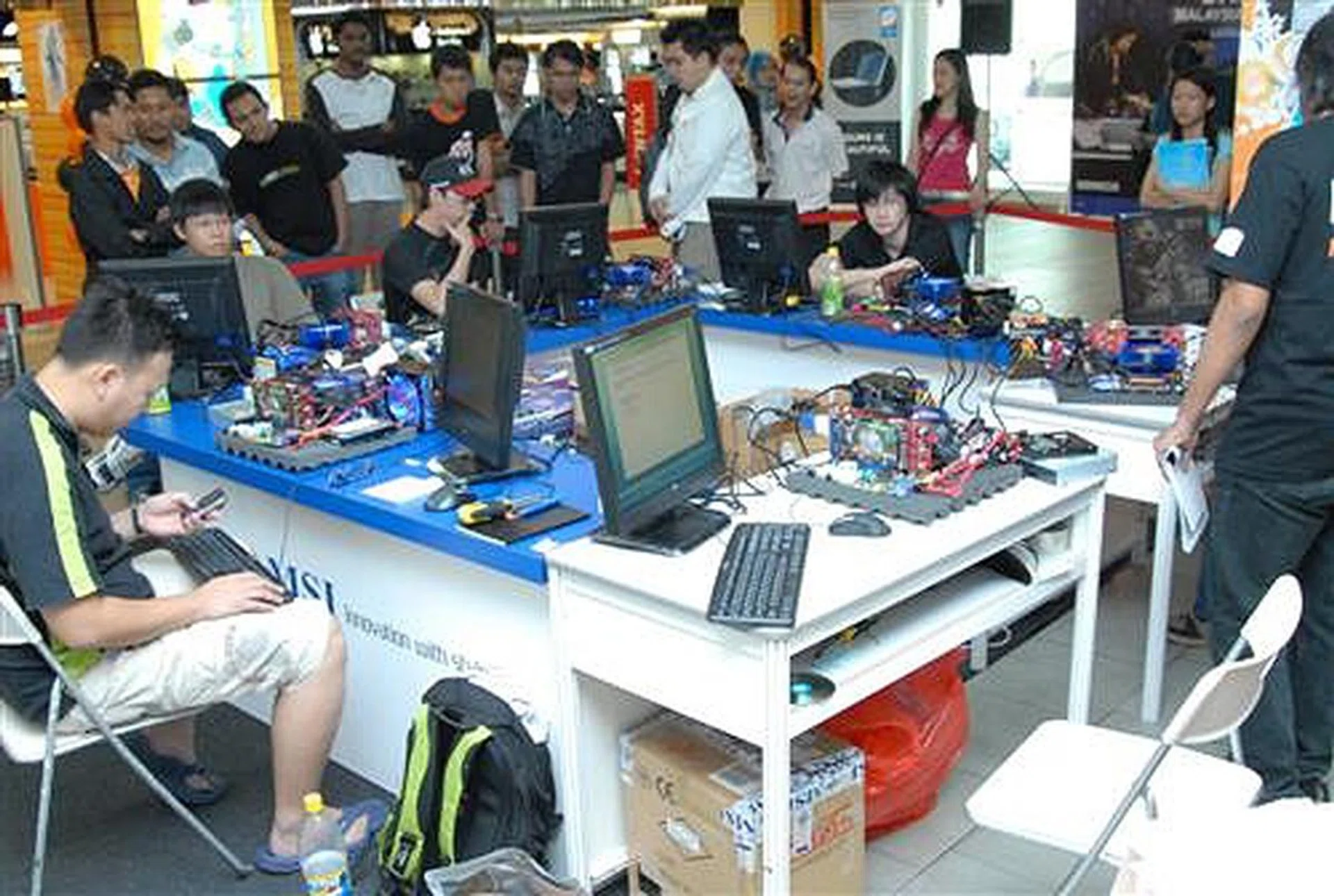  Participants waiting for the Windows installation to wrap up.  