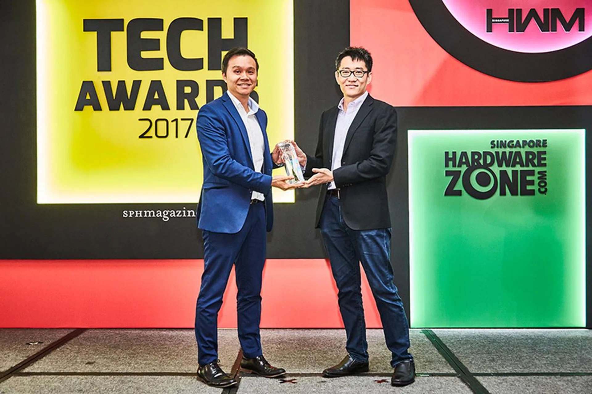 Singtel is once again our readers' favorite Singapore telco. Receiving the trophy here is Mr. Andy Koh, Associate Director for Broadband Product Marketing for Singtel.