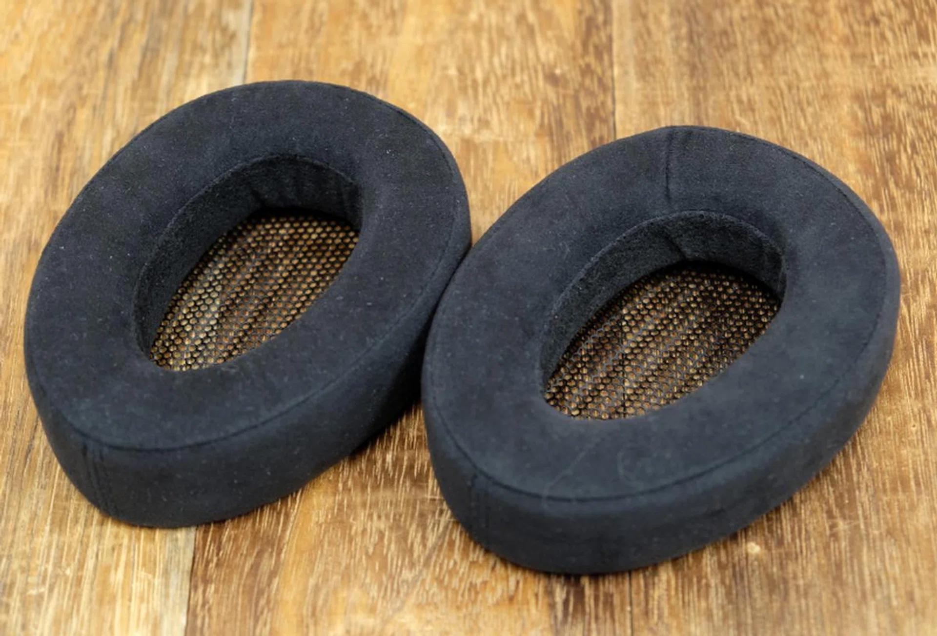 The Empyrean is the only headphone to come with extra pads with which you can swap to alter the sound signature.