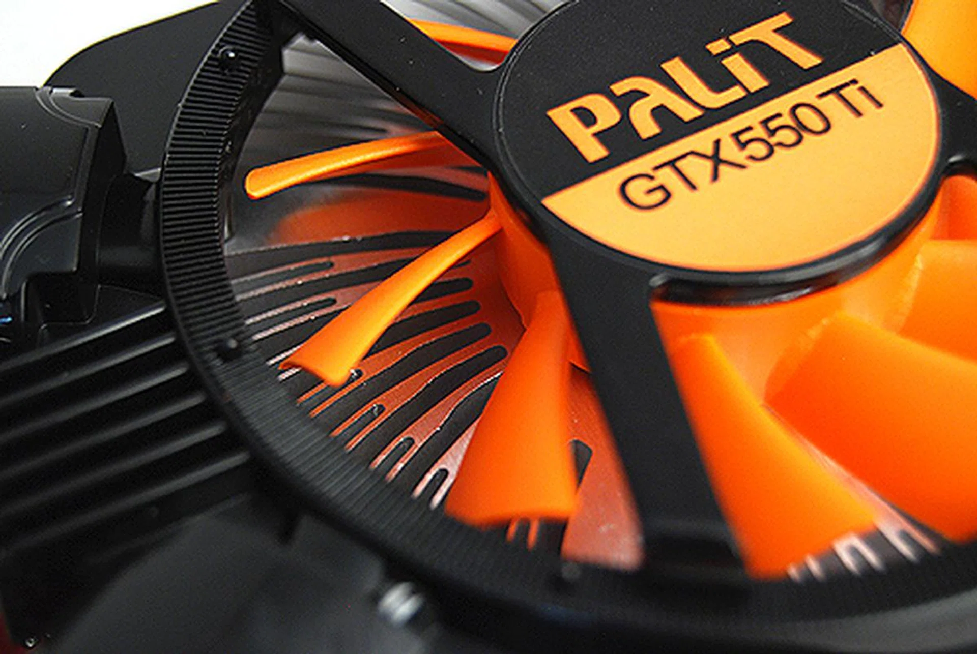 The Palit card uses a radial heatsink design similar to that employed by MSI's Cyclone cooler. The only difference is that this card doesn't have the twin peripheral heatsink arrays by the sides.