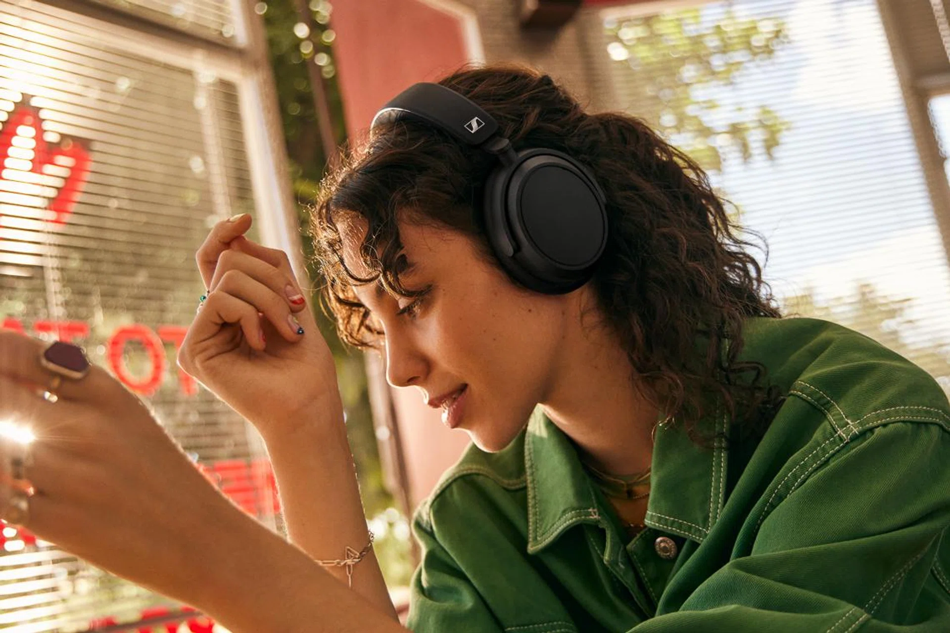 Sennheiser Accentum Plus headphones. Source: Sennheiser.