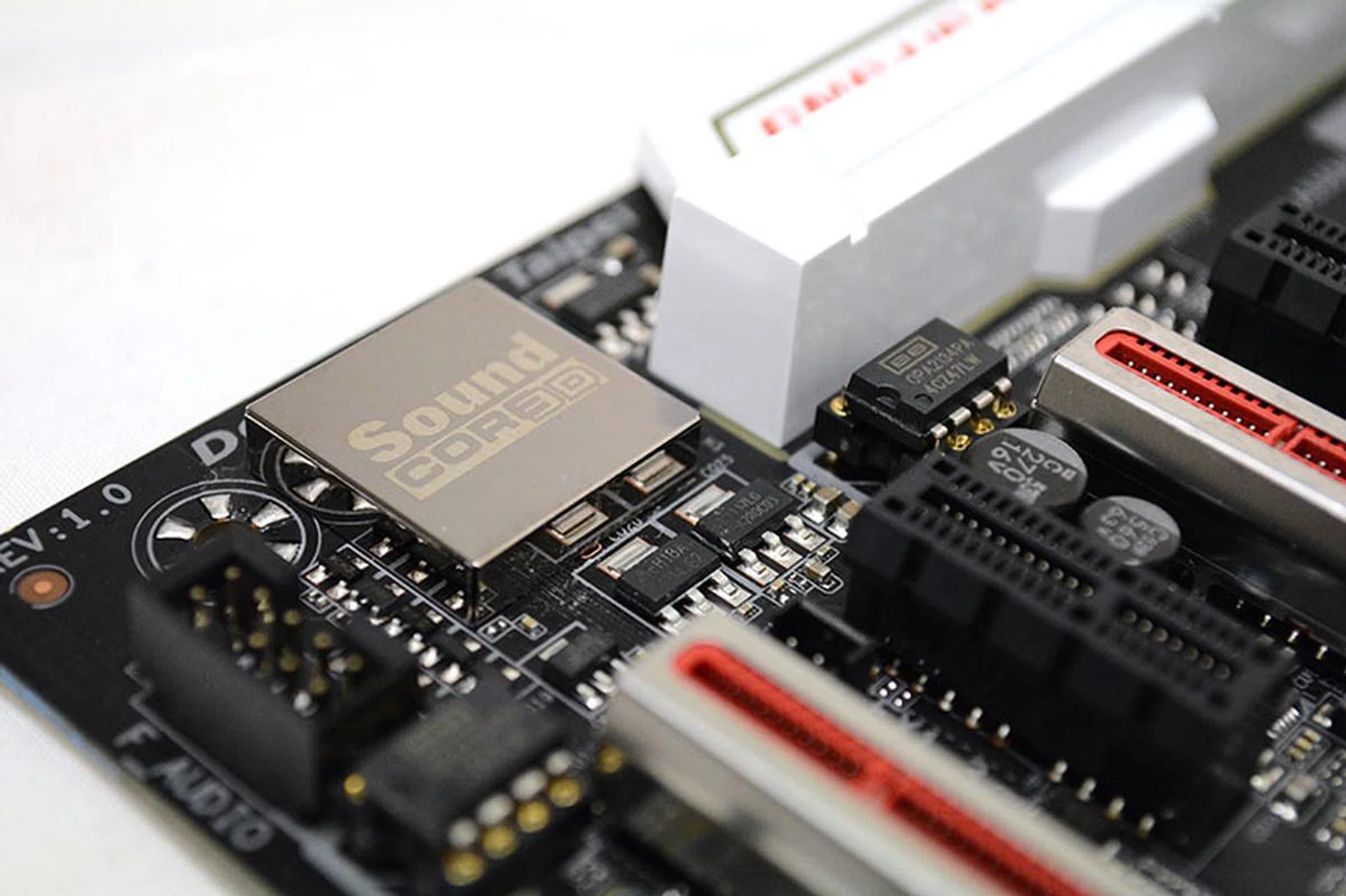 The board has a dedicated Creative Sound Core 3D audio processor and op-amps that can be upgraded.