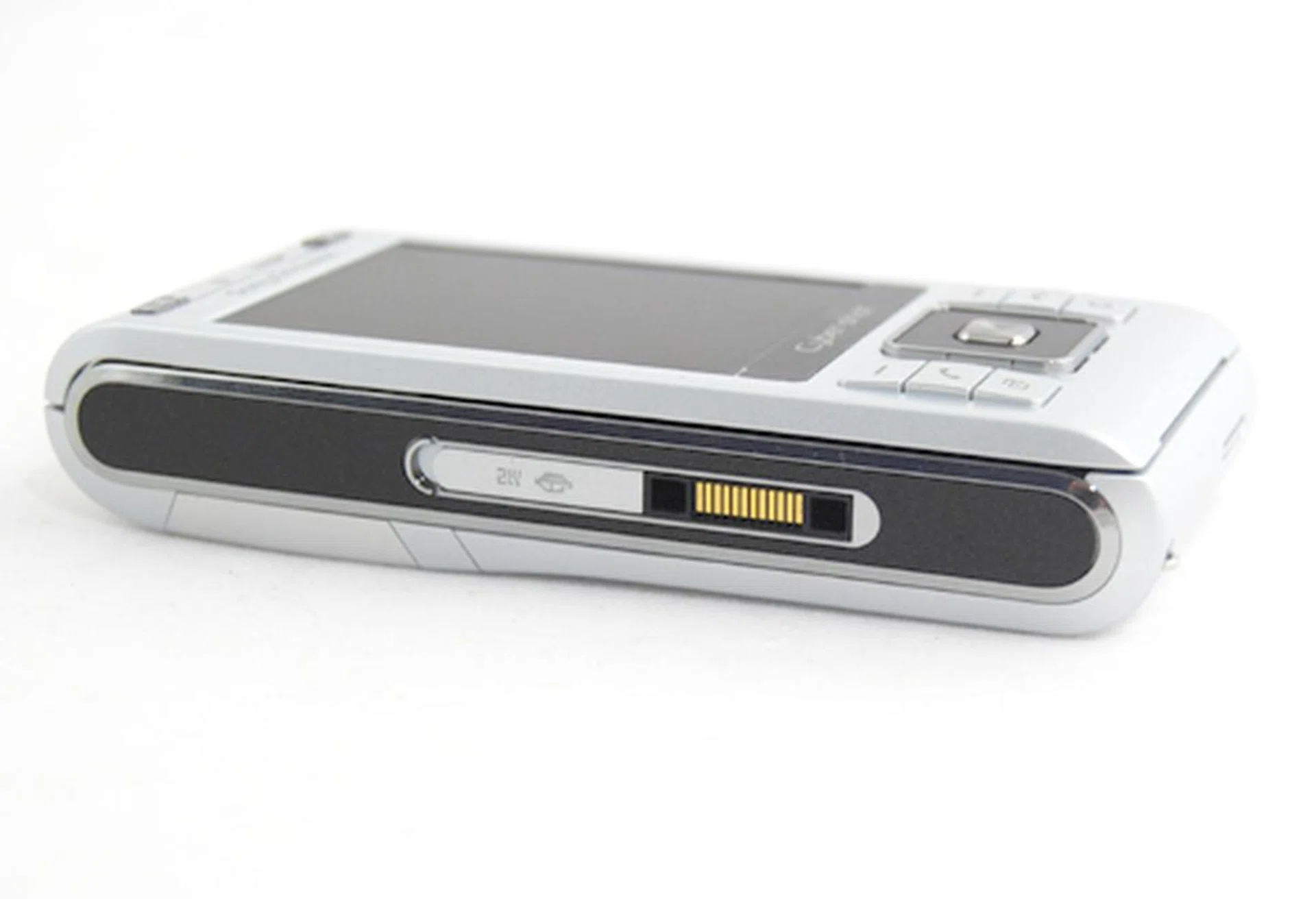 No surprises here, the C905 is still utilizing a proprietary port for data, audio and power connectivity, and of course, the M2 memory expandability.