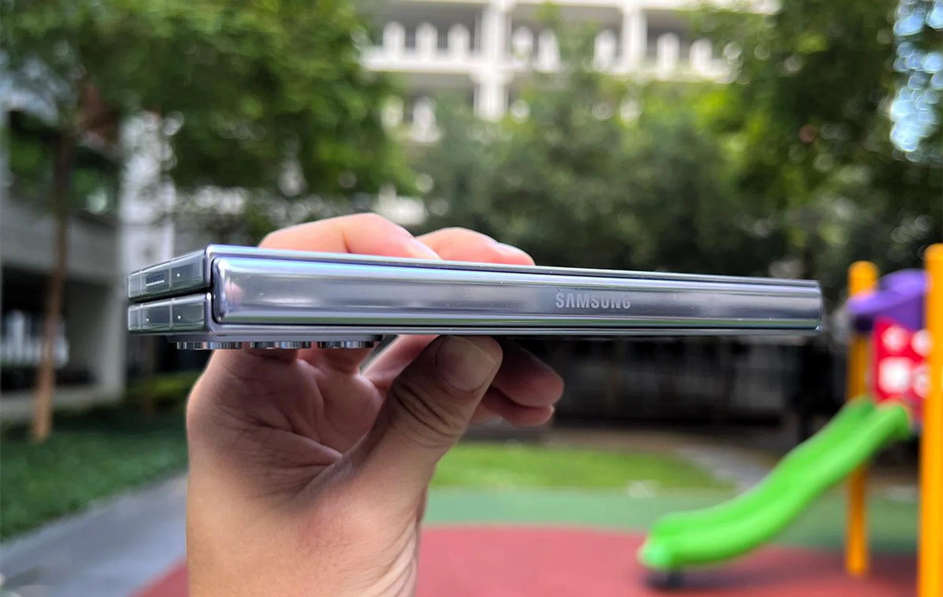 Samsung Galaxy Z Fold5, hinge.