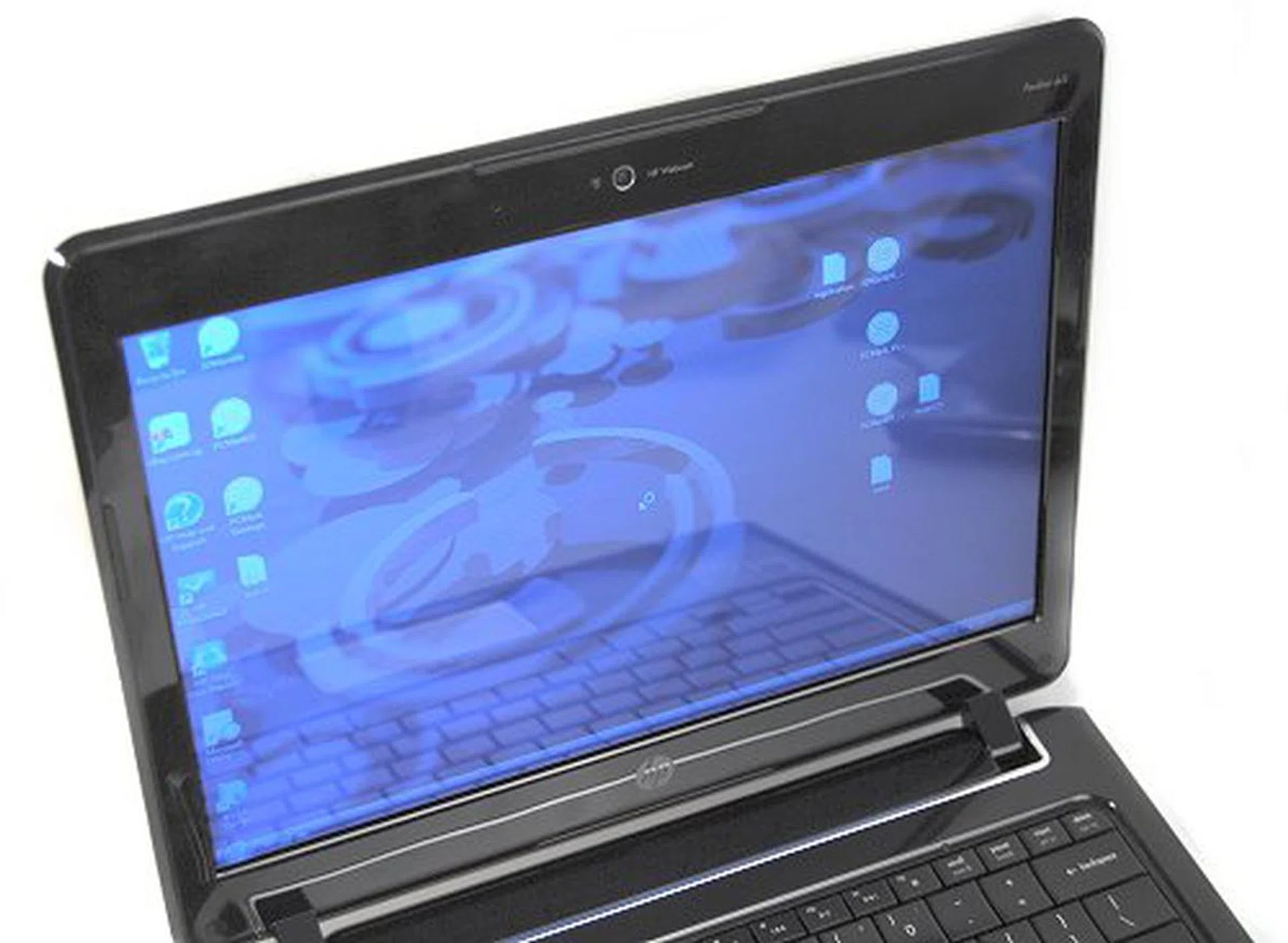 The reflective screen was bright and clear, but the bezel around the screen gave rise to the impression that it was a 4:3 screen and not a 16:10 screen.