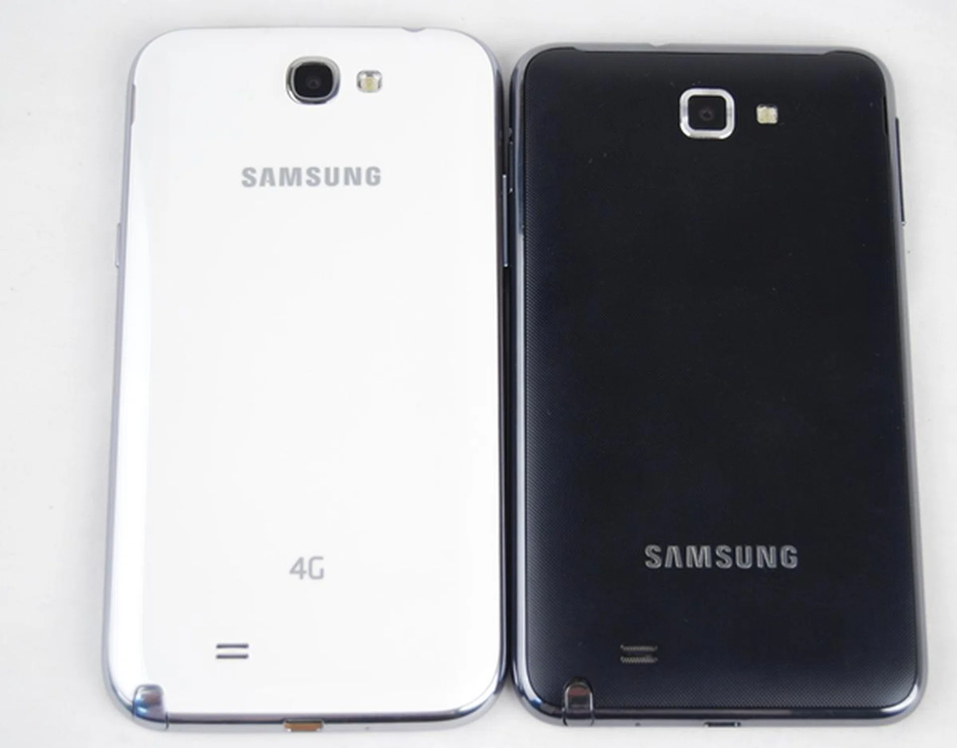 The Samsung Galaxy Note II (left) loses the textured back cover and opts for a 'hyperglaze' finish. 