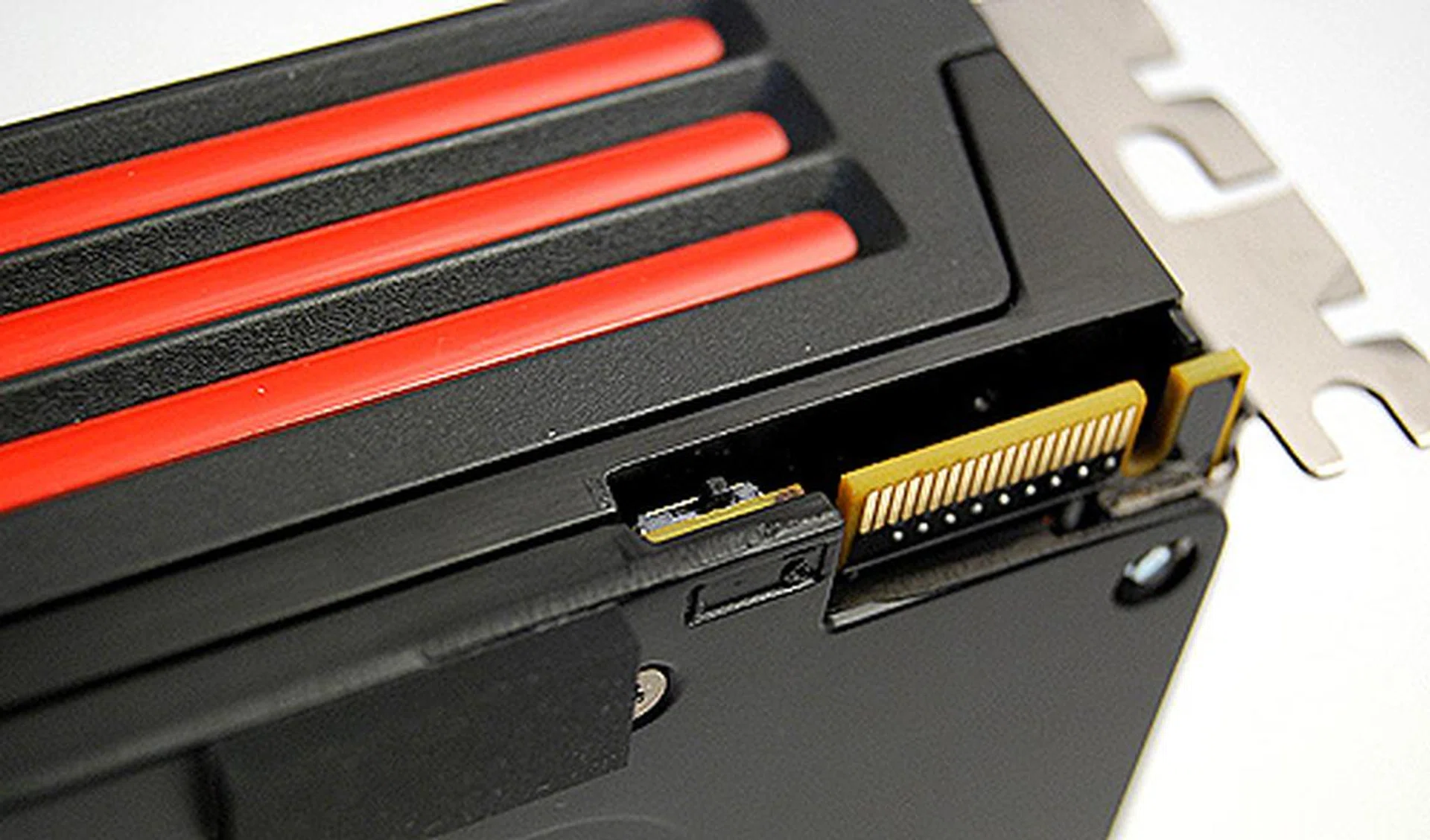 Lying beside the CrossFireX connector is the BIOS switch. You have to be in OC mode to be able to overclock the card. However, putting the card into OC mode alone voids warranty, more on this in our conclusion.