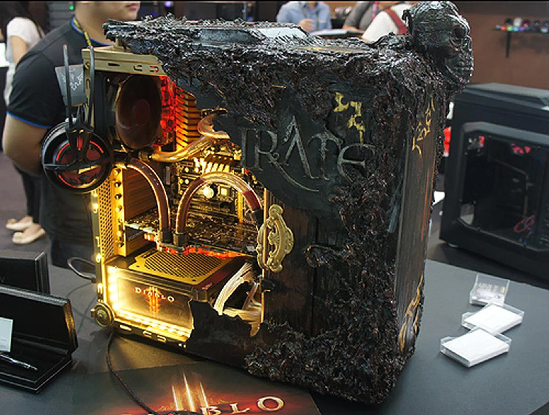 The casing is full of details, with highly-textured panels, a gold-painted chassis and a skull decorating the front bezel.