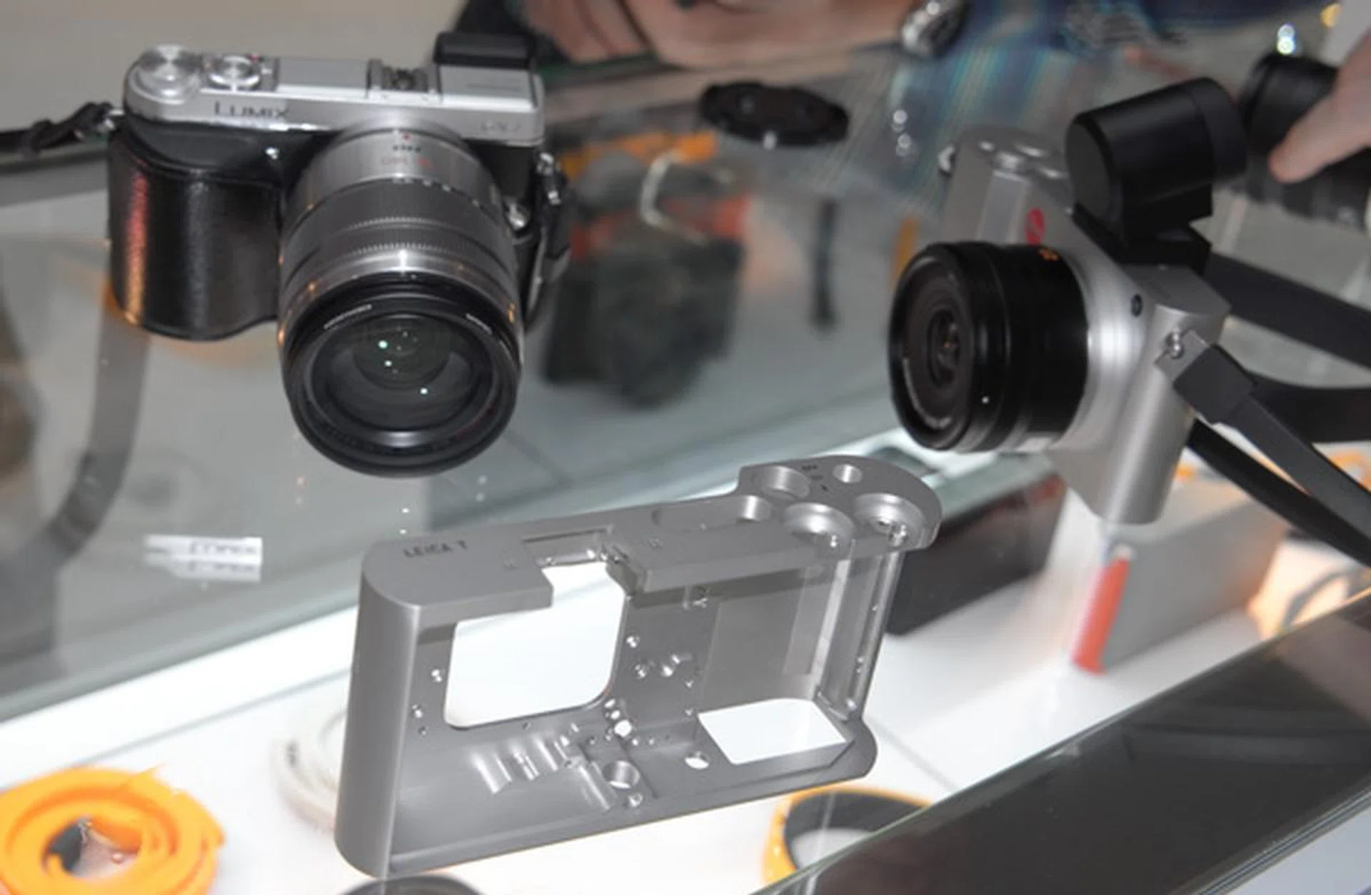 Note the size of the Leica T vs the Panasonic Lumix GX7. Also in the foreground, the precision-milled aluminium piece that holds every Leica T.