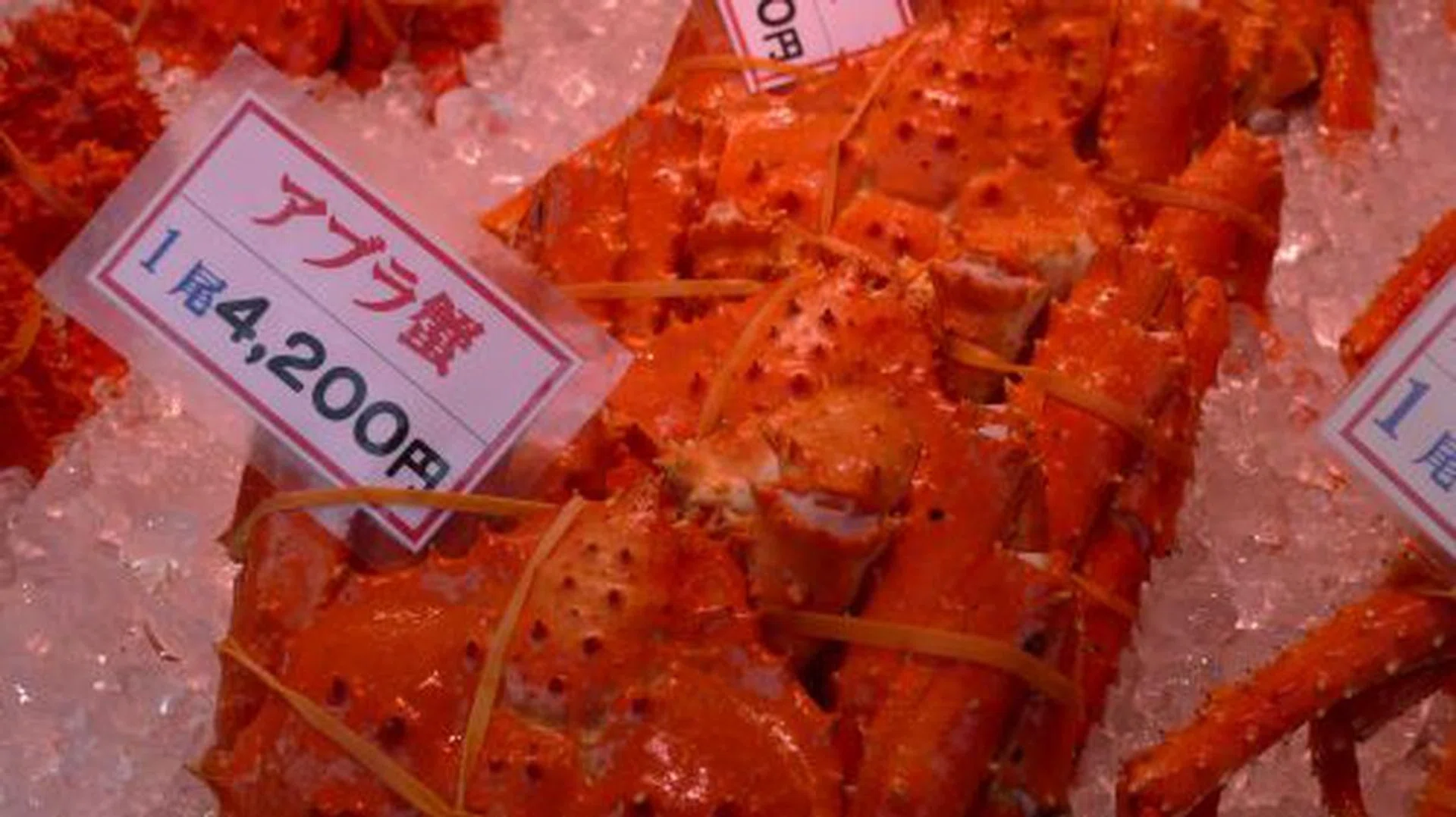 Here's a shot of the famous Hokkaido crab. This is based on the Food shot mode. Settings were f2.8, 1/320, ISO 160. 