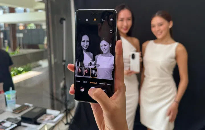 Testing the phone's Studio Harcourt Portrait Photo taking feature. Photo: HWZ