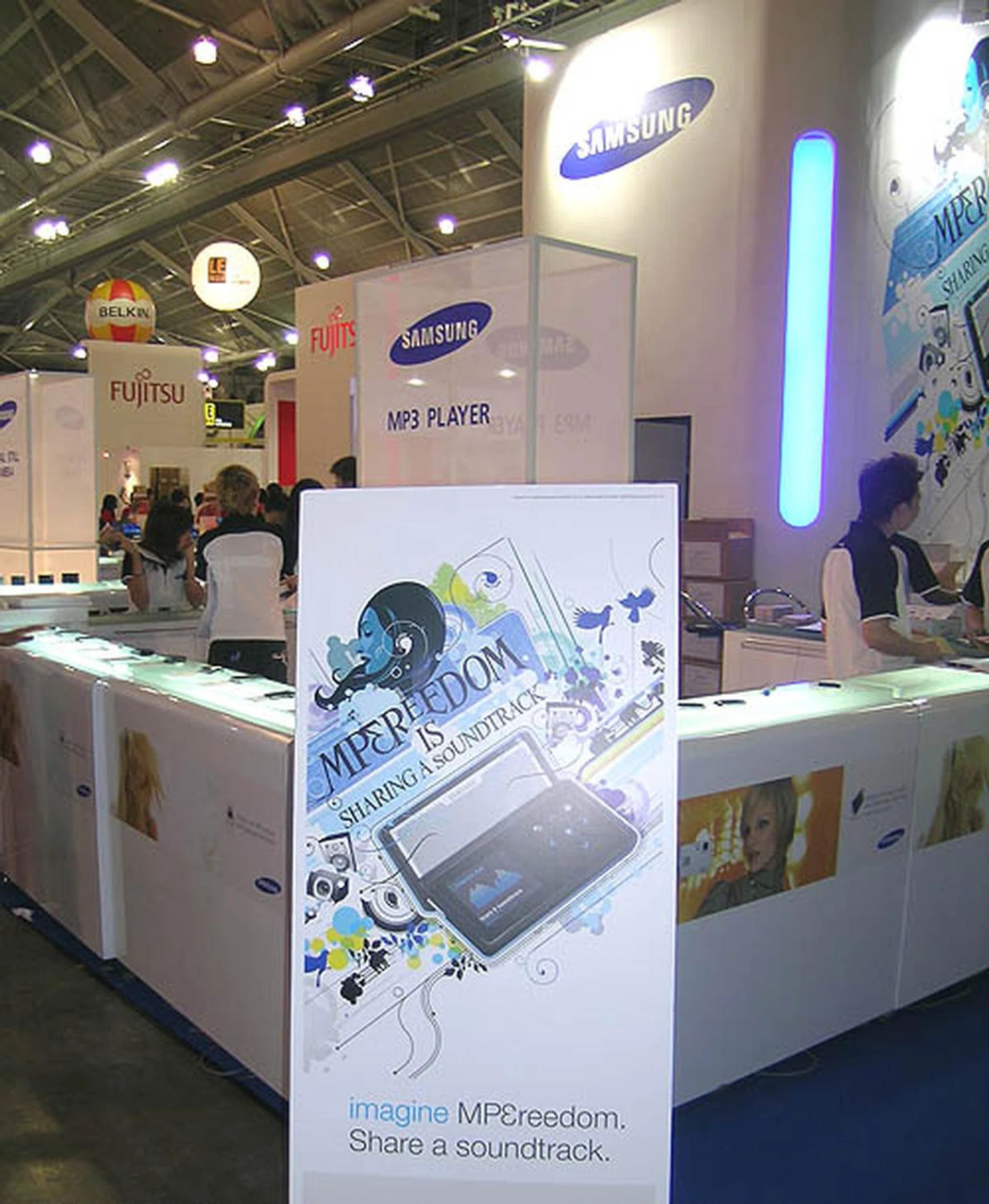Straddling both the hardware and consumer electronics arena, Samsung has become a giant brand to rival more illustrious brands like Sony. So of course they would have a mega booth at Sitex. 