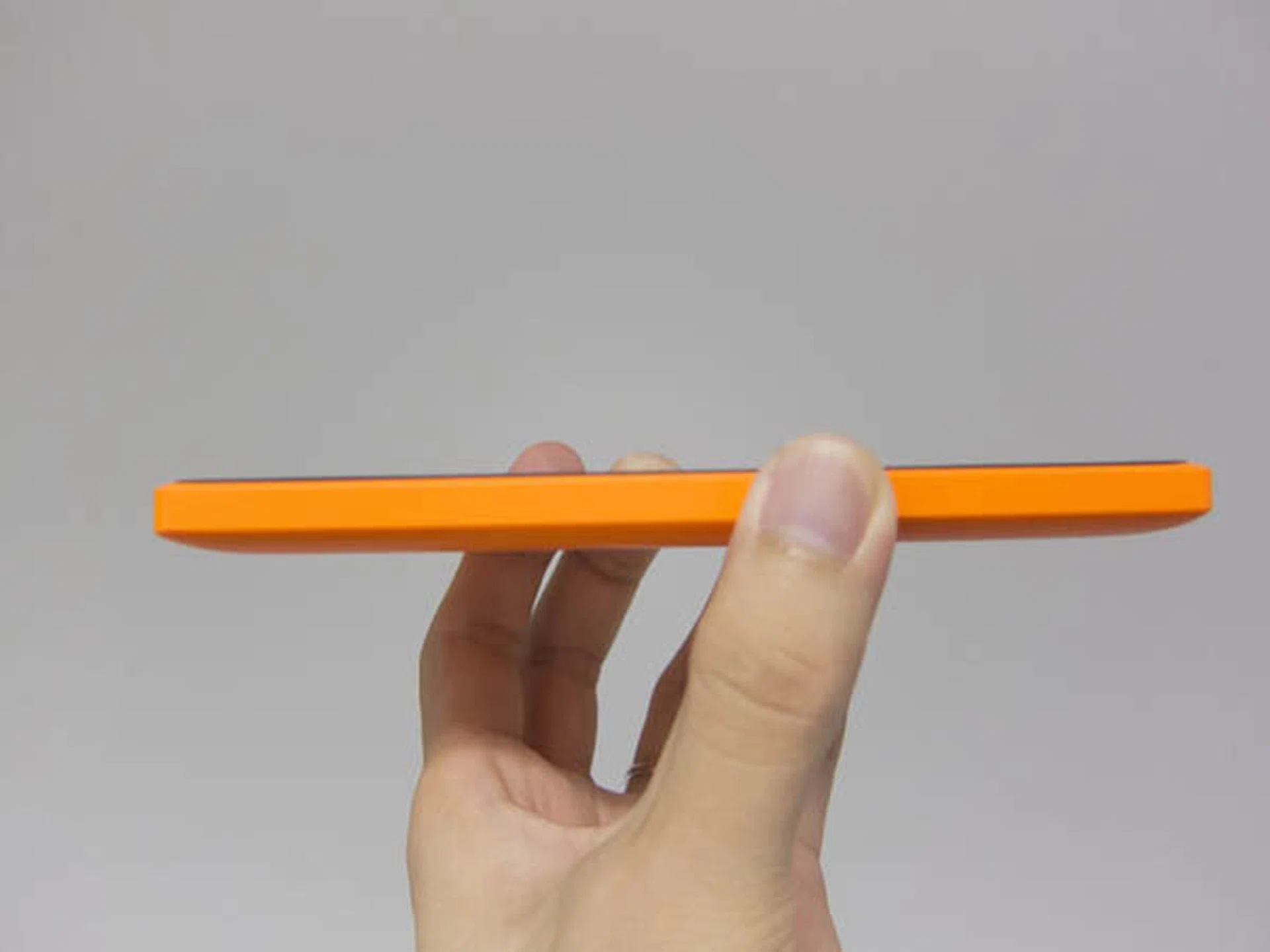 The sides of the Nokia XL are rather thick.