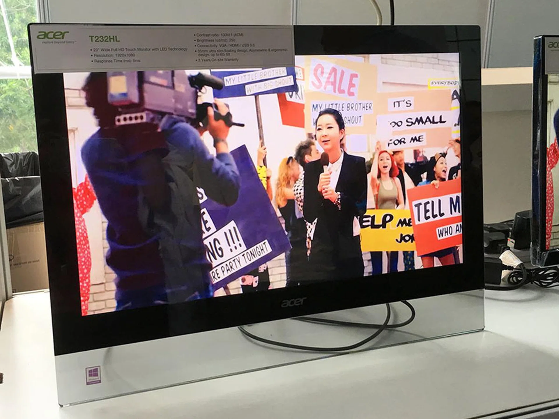 This Acer T232HL is a 23-inch full HD monitor with IPS technology. Unlike most monitors, it's a touchscreen that supports multi-touch, so it works great with Windows 10. It supports VGA and HDMI connectivity, and has a built-in USB 3.0 hub. Going for $399 at Comex.