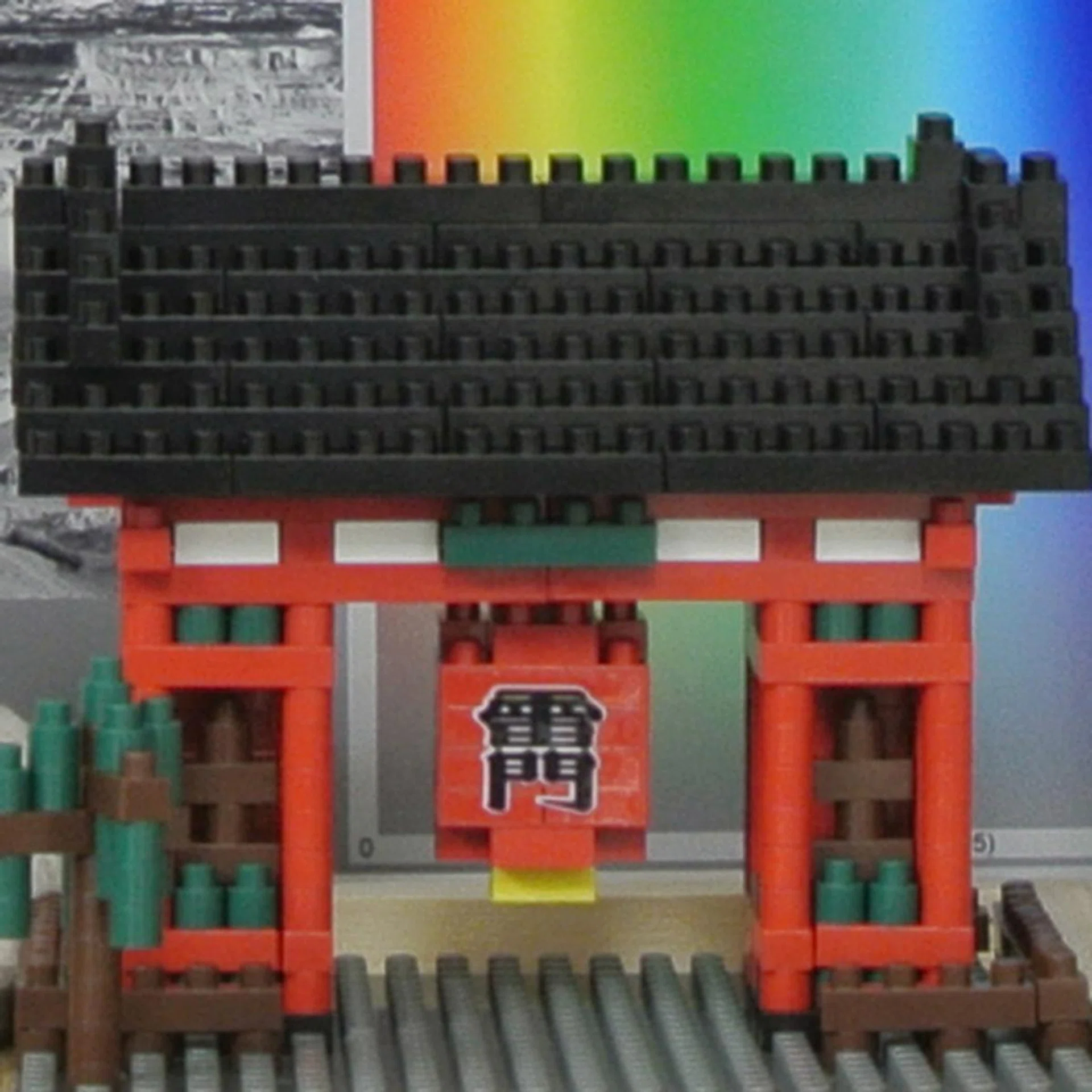 ISO200, 100% crop of our test scene. Click for full resolution image.