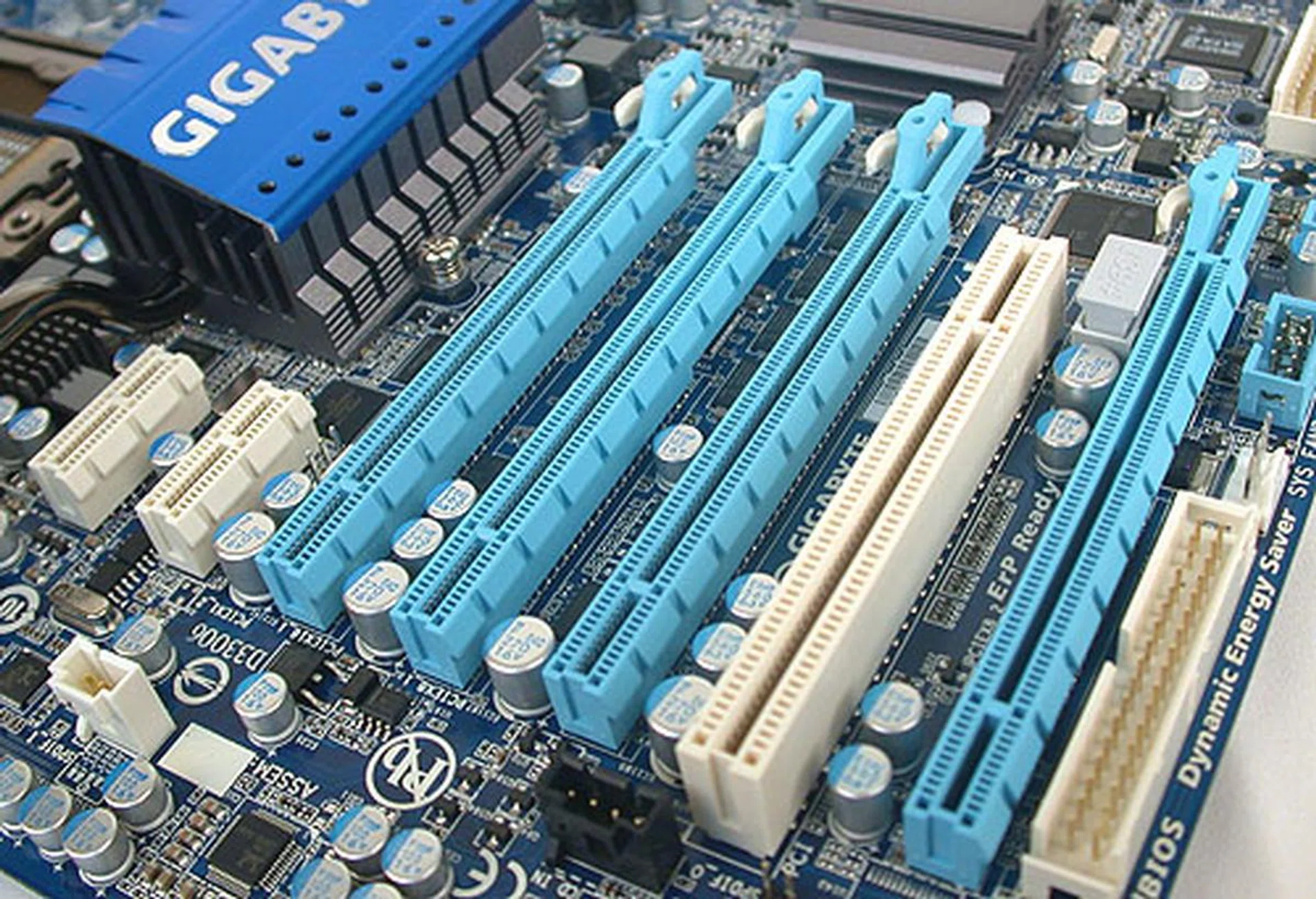 Gigabyte is also not shy to add expansion slots and there are technically seven slots here. One of the PCIe x1 slots is rather close to the heatsink, which probably means you can only install a short add-on card there. Meanwhile, this board supports up to 3-way SLI/CrossFireX despite the four PCIe x16 slots.