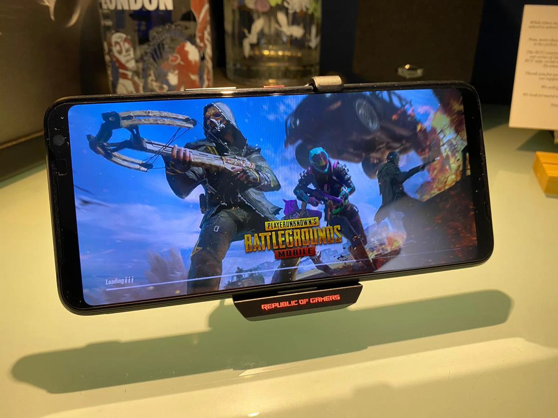 It bears an uncanny resemblance to the ROG Phone 2, but there are minor differences.
