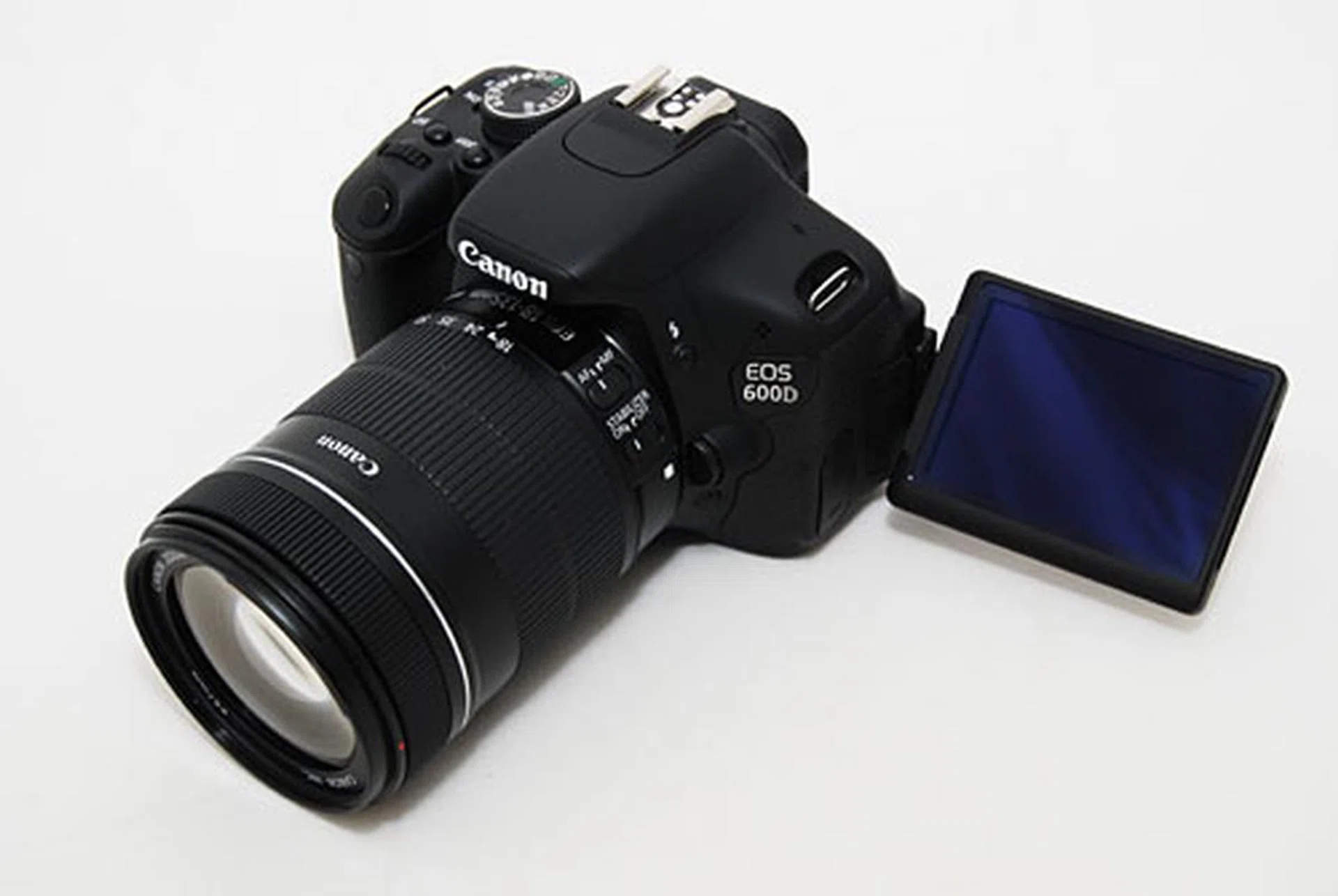 The most obvious physical difference between the 600D and the 550D is the new articulating LCD screen.