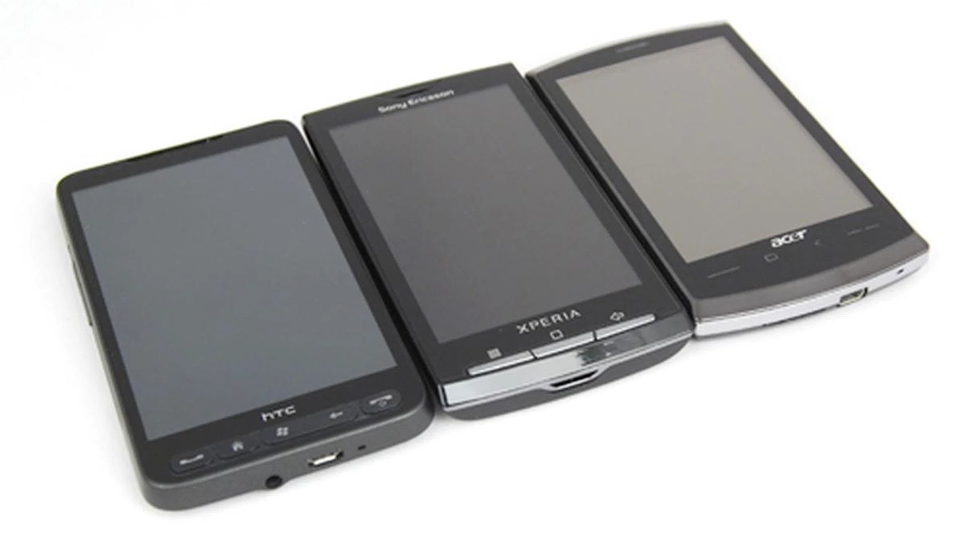 A comparison shot of the HD2 against the Sony Ericsson XPERIA X10 (4.0-inch) and the Acer neoTouch (3.8-inch with similar hardware specs).