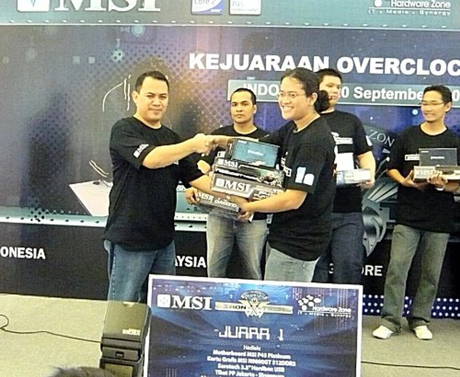  a MSI P35 Diamond motherboard, MSI N9600GT-T2D512 graphics card and along with Rekky, a flight and 3D2N accomodation for the Grand Final in Singapore.  