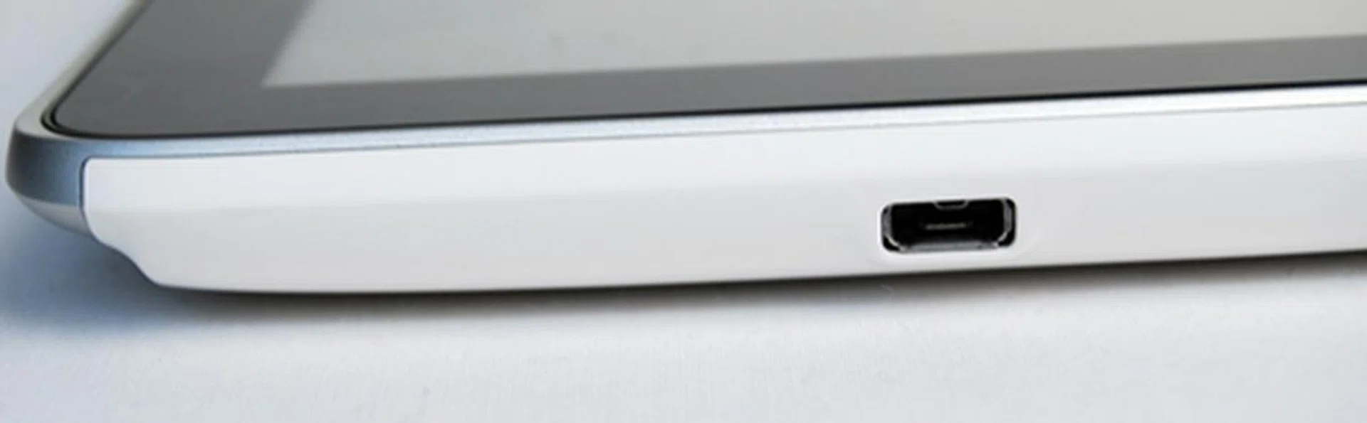 The microUSB port is the only port found at the bottom of the Flyer.