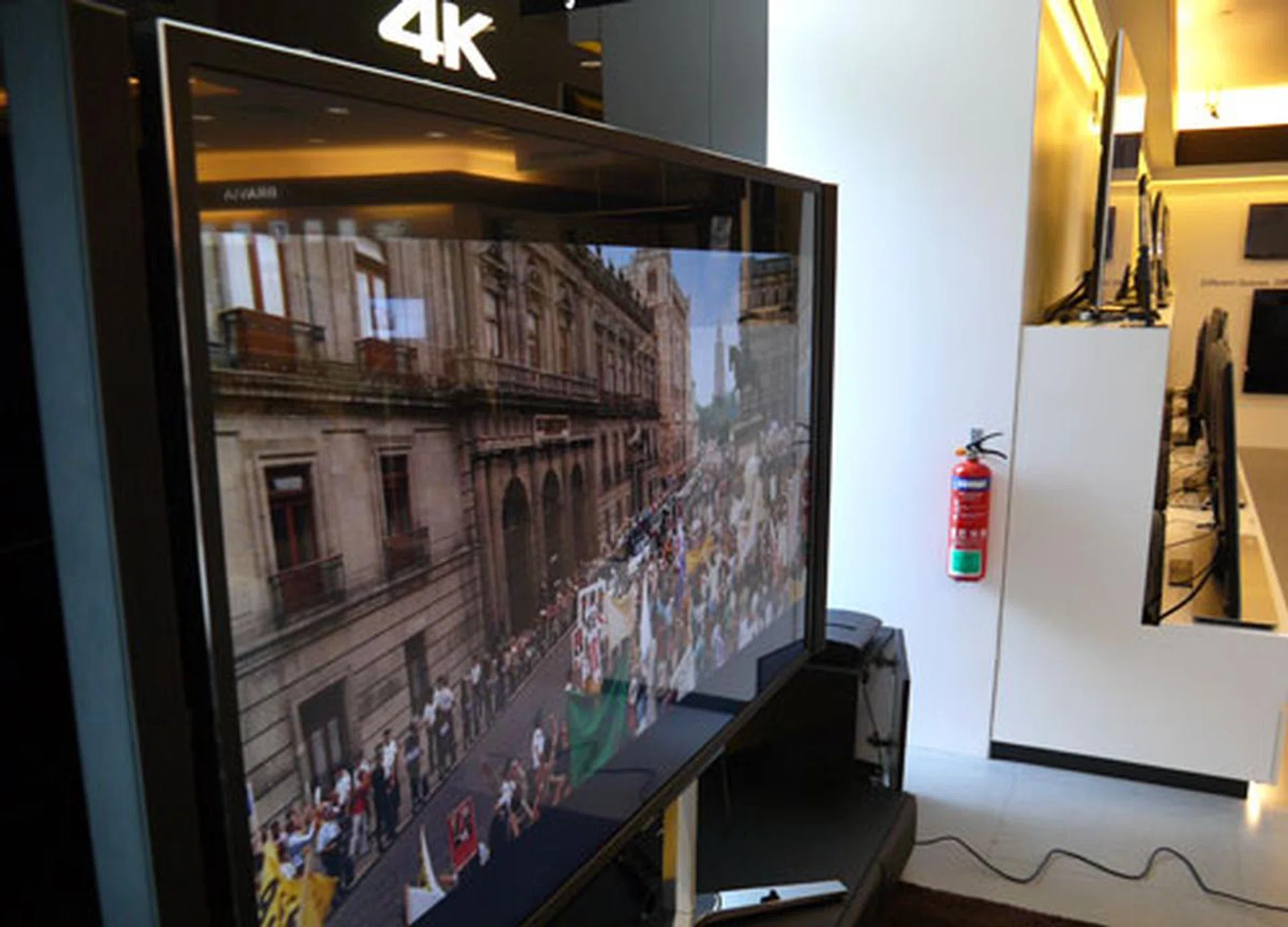 The Bravia X9000 did an excellent job in upsampling HD sources, judging by the crisp and naturally rendered pictures. We were also impressed by how the TV tackled shadow detail and black levels.