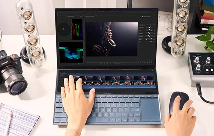 The ZenBook Duo UX481 features a secondary display in the ScreenPad Plus and is powered by Intel's new 10th generation Comet Lake processors. (Image source: ASUS)