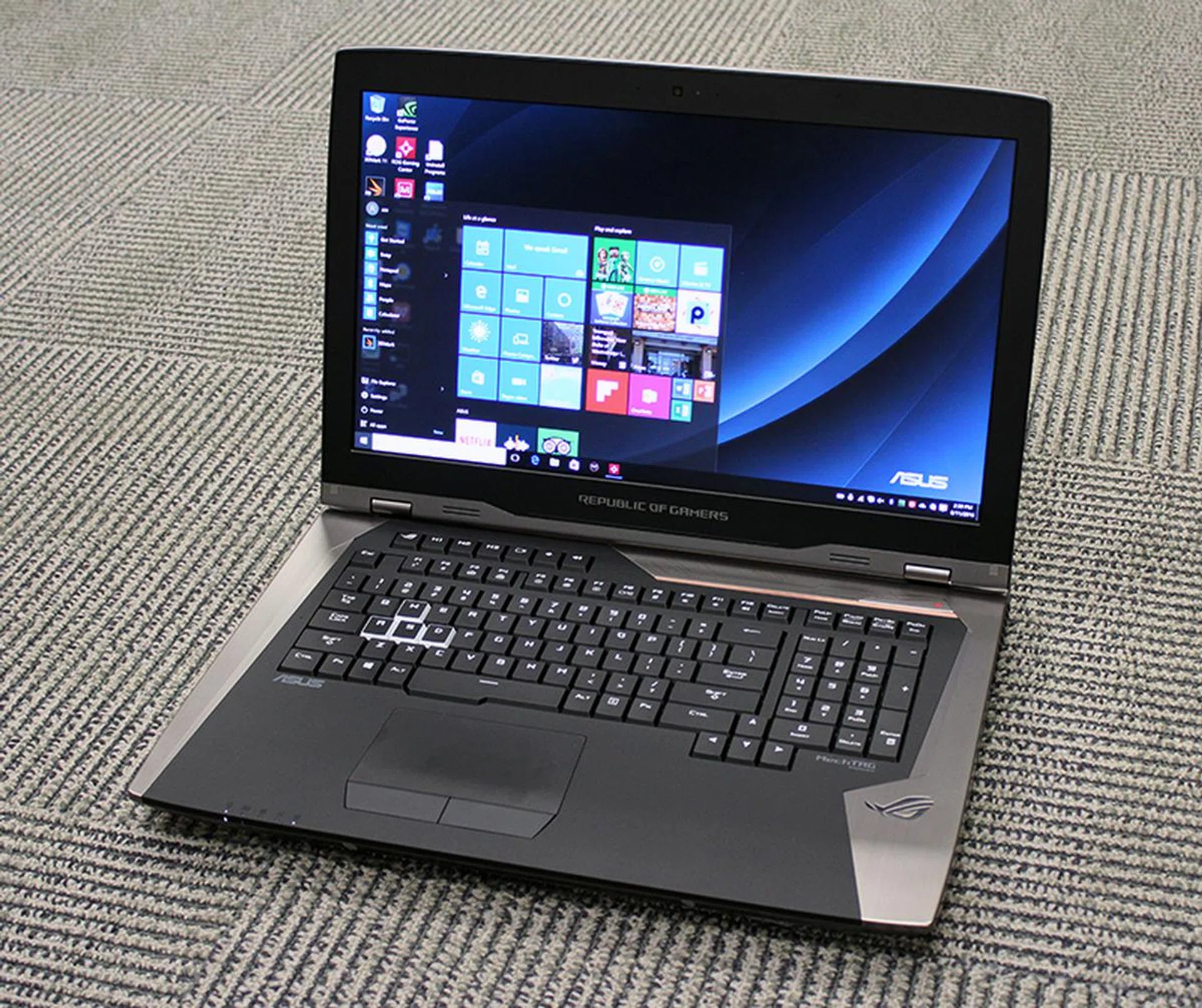 ASUS's is back at it again, and the ROG GX800 could very well be the world's most powerful gaming notebook.