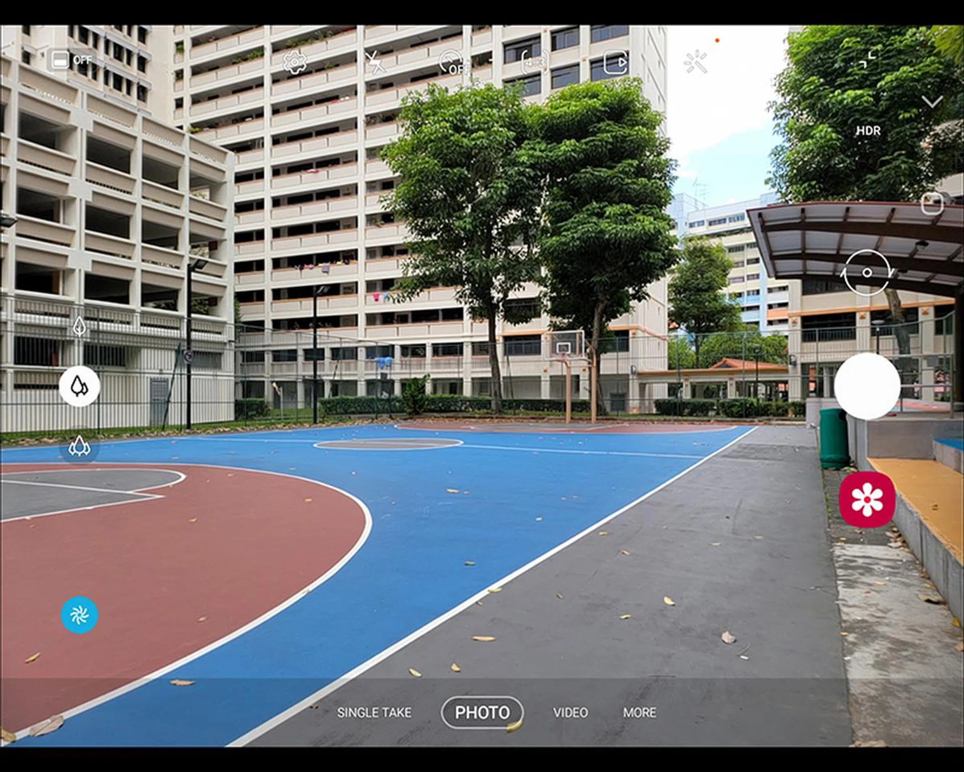 Previewing rear camera shots using the Main Screen.