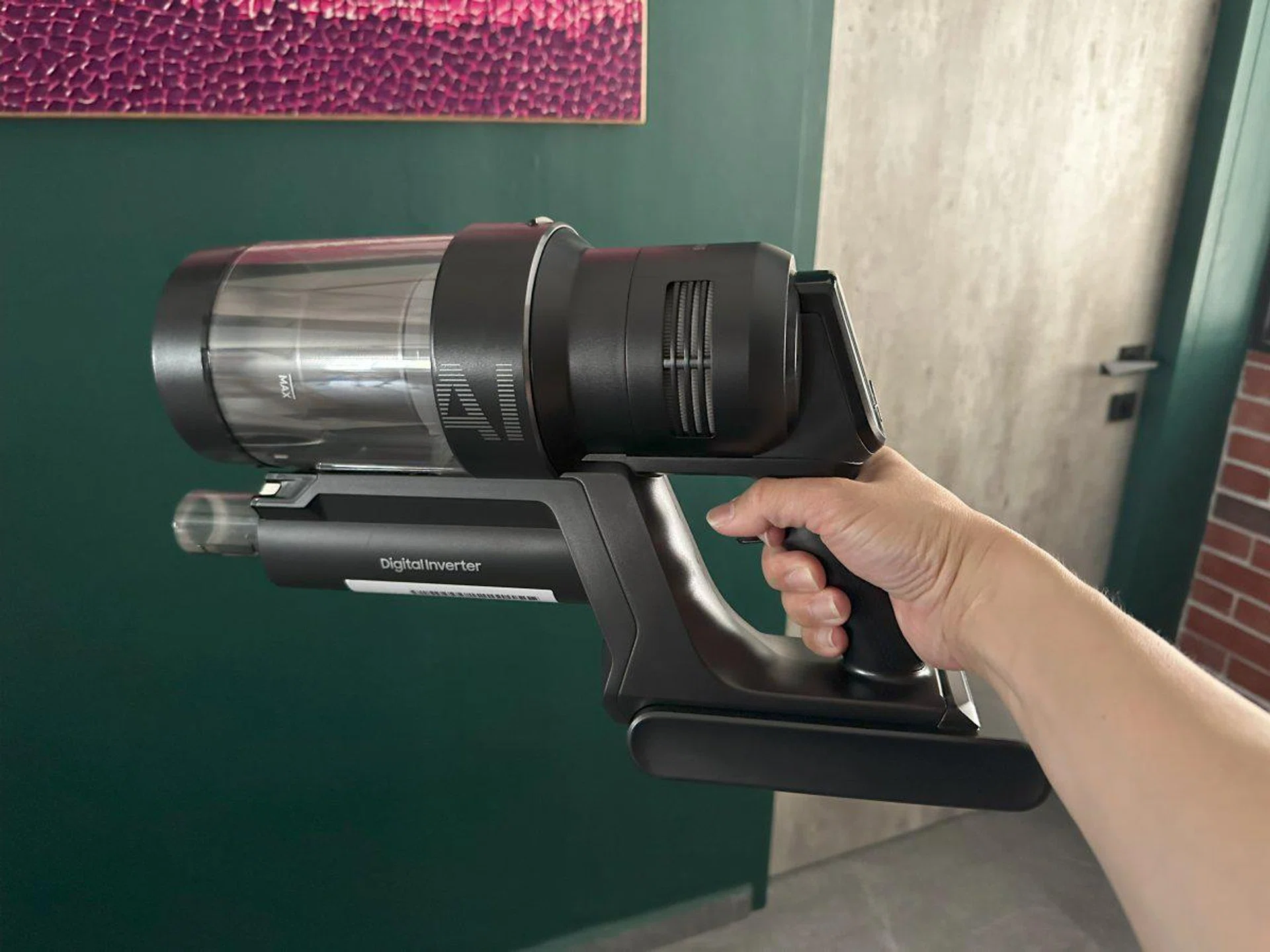 The horizontal motor, bin, and battery layout makes the Bespoke Jet AI a little easier to hold and maneuver while in use.