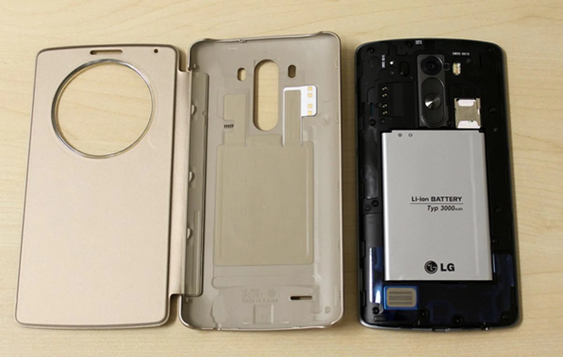 You have to remove the original rear cover to use the Quick Circle Case on the LG G3.