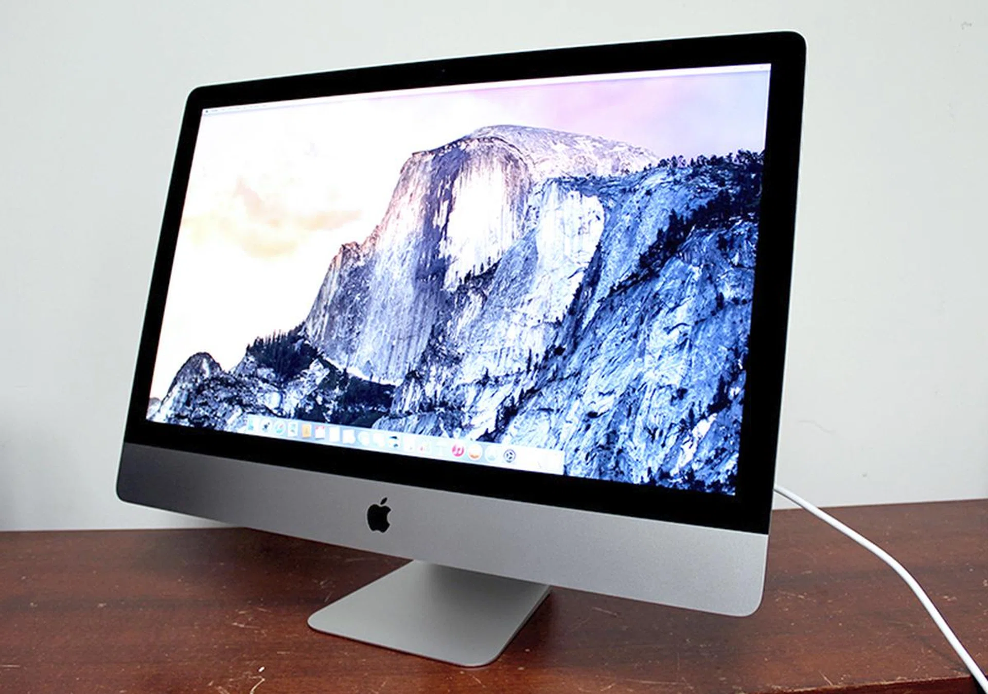 The new iMac with Retina 5K display looks just like any other iMac from 2012 onwards.
