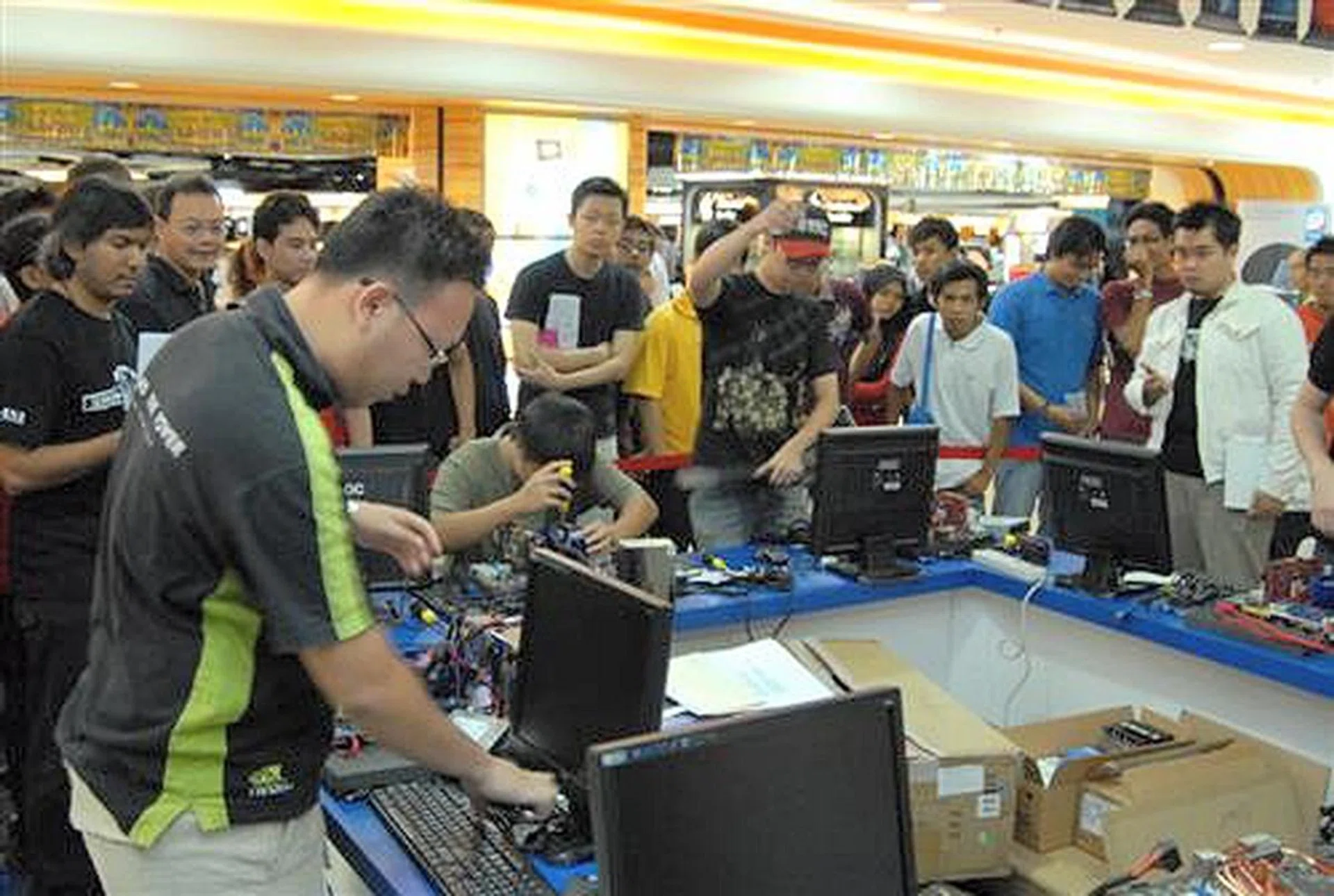  A crowd gathers as the participants start to assemble their PCs.  