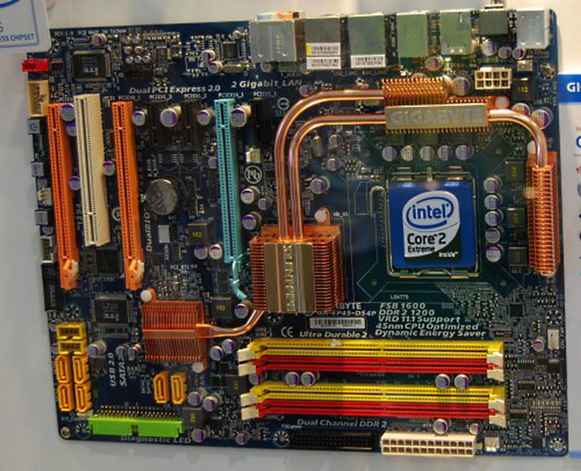  This DDR2 GA-EP45-DS4P is equipped with a more comprehensive cooling system than the DDR3 DS4 and has the TPM chip found on higher end Gigabyte boards. Confused yet about the differences?  