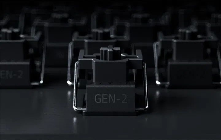 You’ll find the same analog switches here as on the Pro variant, as well as the 8kHz polling rate.