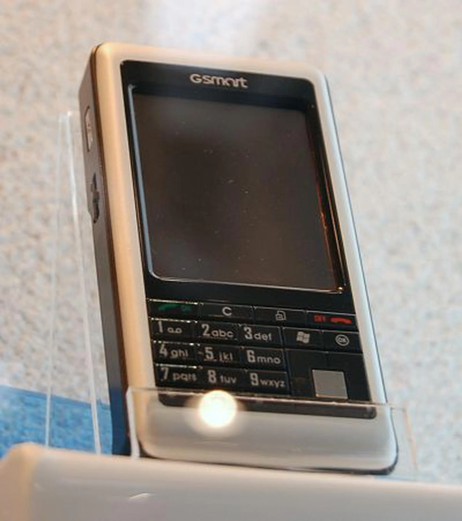  The Gsmart i120 is a slightly older tri-band phone but its still a capable smartphone. Features: NTSC/PAL/SECAM TV tuner, FM receiver, 2.1MP camera with video recording, Push e-mail, MSN messenger, Bluetooth 1.2, mini USB 1.1, Wi-Fi 802.11b/g, Mini SD expansion slot, 2.4-inch 262K TFT touch screen LCD (320x240), 256MB ROM, 64MB RAM, Intel PXA272 416MHz applications processors and uses the Windows Mobile 5.0 Pocket PC edition.  