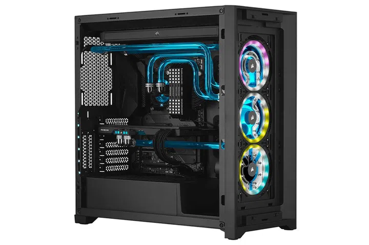  Corsair's new 5000D Hydro X ATX case with a fully assembled water-cooling loop. 