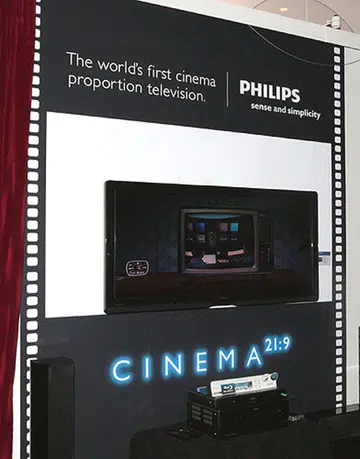 An anamorphic TV? Believe your eyes, for it's really here. Meet the new Philips Cinema 21:9.