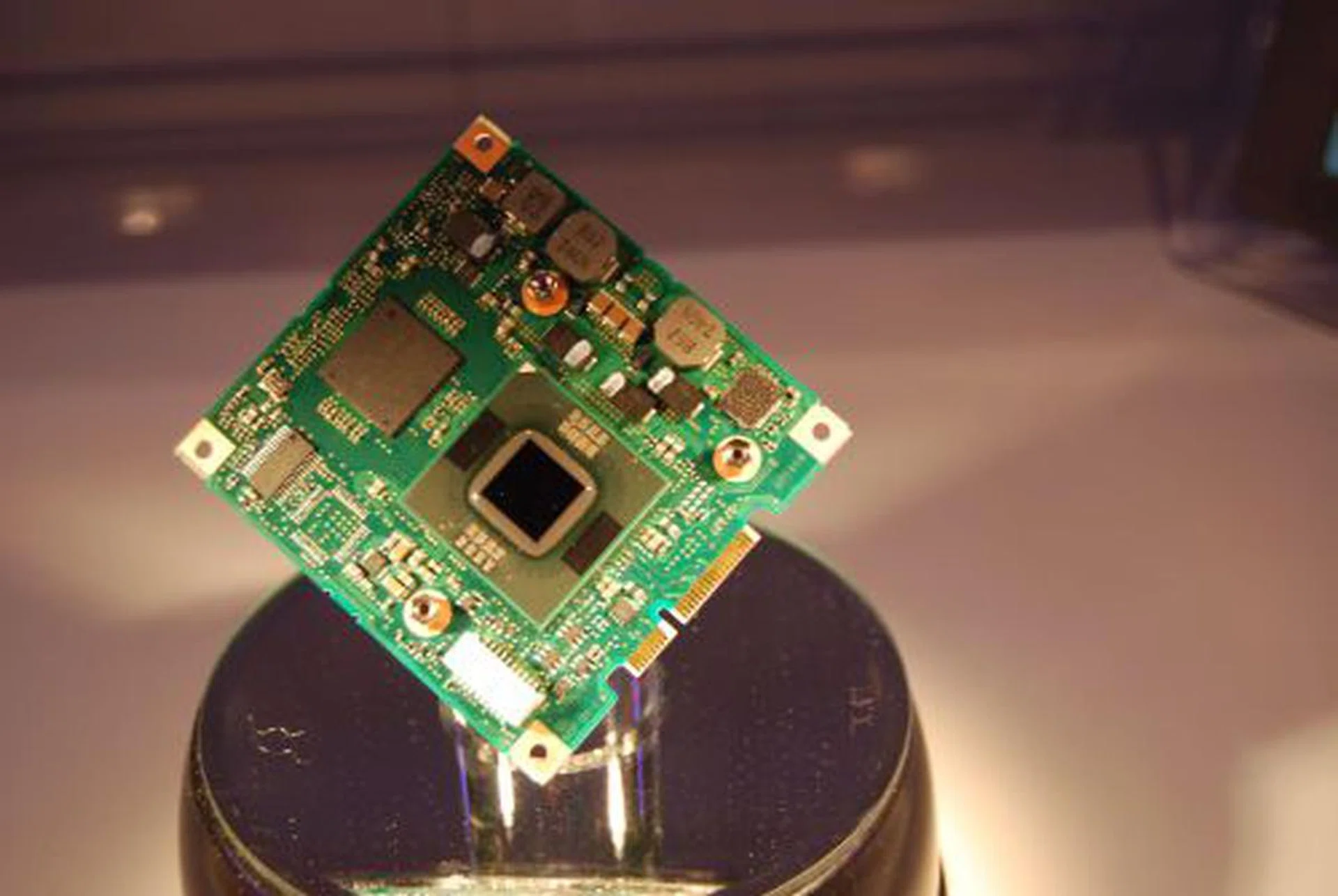  First unveiled at CEATEC Japan in October 2007, the Toshiba SpursEngine chip is a co-processor derived from the high-performance Cell Broadband Engine processor found in the Sony PS3 such as the Synergistic Processing Element (SPE) cores. The SpursEngine is designed to take video processing to extreme levels of realism and image quality.  
